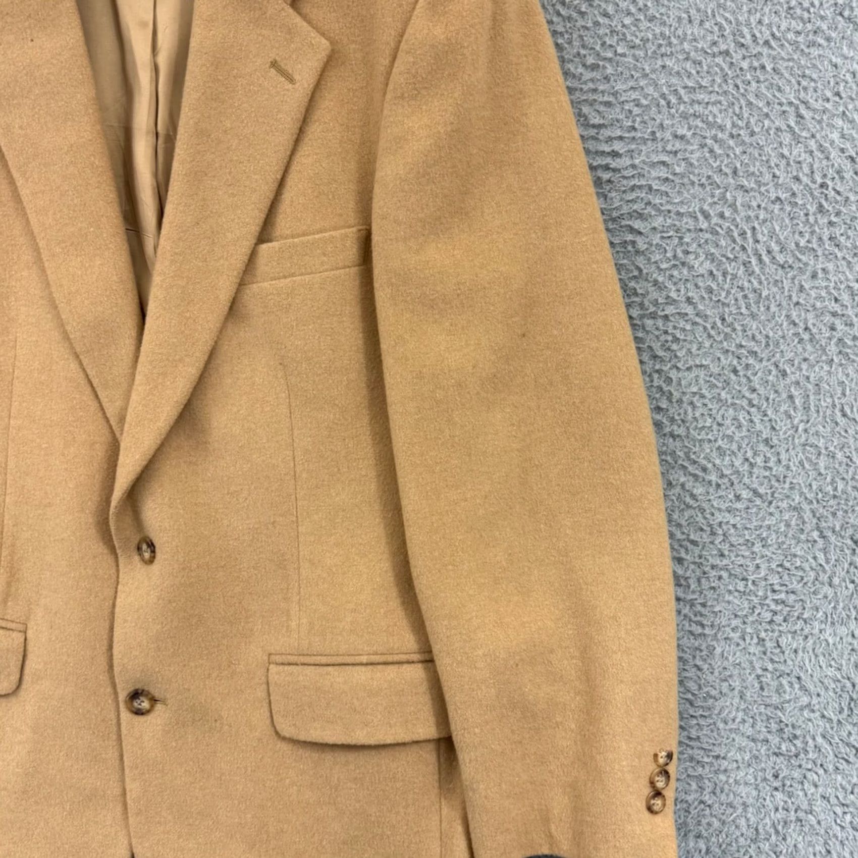 Brooks Brothers Brooks Brothers Blazer Mens 41 Reg Beige Camel Hair Coat Career Jacket 90s City Classic Designer Notch Single-Breasted Two-Button Regular Mens Size 42R - 5 Thumbnail