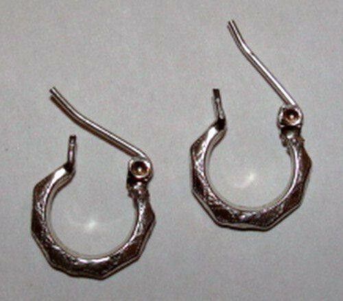 Designer Small Victorian Inspired Etched Hoop Earrings Size ONE SIZE - 2 Thumbnail