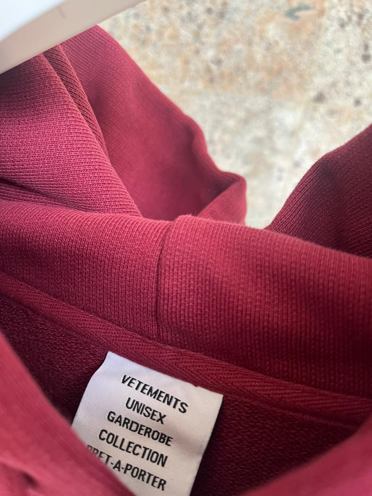 Vetements Anarchy Gothic Logo Hoodie in Bordeaux Size US L / EU 52-54 / 3 - 13 Thumbnail