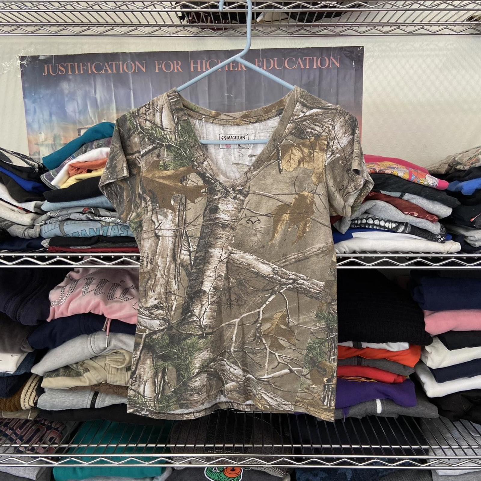 Magliano Magellan outdoors Womans Realtree Camo V-neck tee shirt Size S / US 4 / IT 40 - 1 Thumbnail