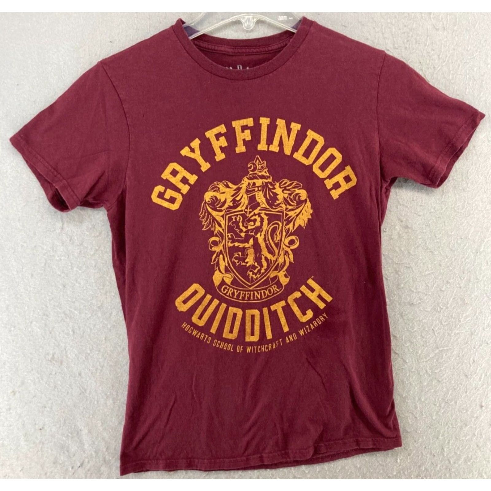 Vintage Harry Potter Mens TShirt Small Burgundy Gryffindor Quidditch Hogwarts Shirt Adult Small Red Nike Size US S / EU 44-46 / 1 - 2 Thumbnail