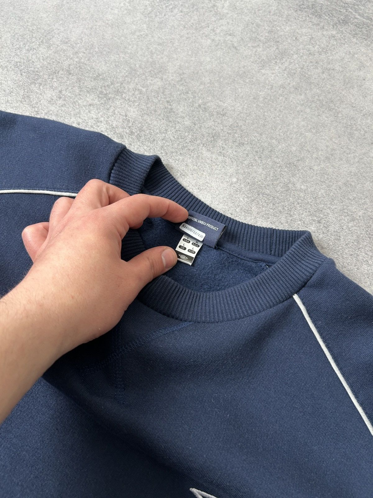 Umbro Vintage Umbro Sportswear blue sweatshirt mens 2000s y2ki Size US L / EU 52-54 / 3 - 6 Thumbnail
