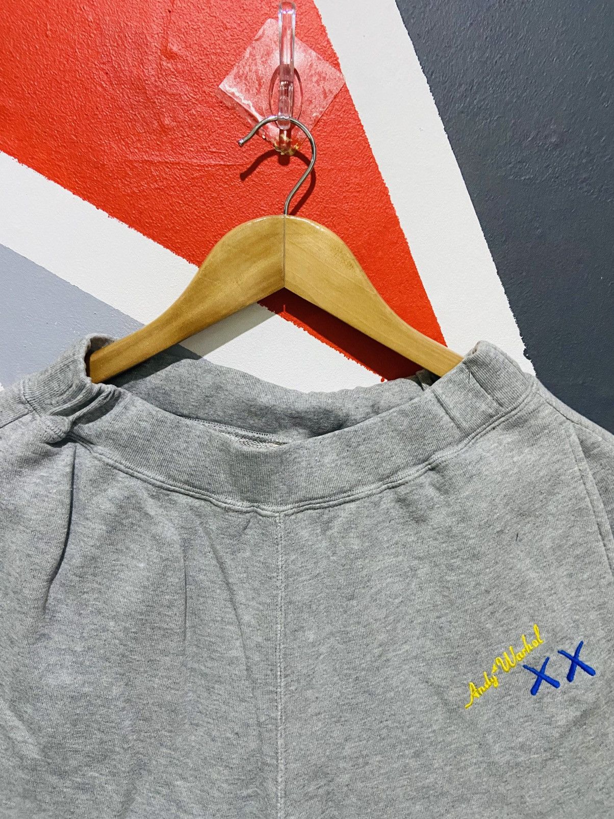 Andy Warhol × Kaws × Uniqlo Uniqlo X Kaws X Andy Warhol Sweatpants Size US 29 - 3 Thumbnail
