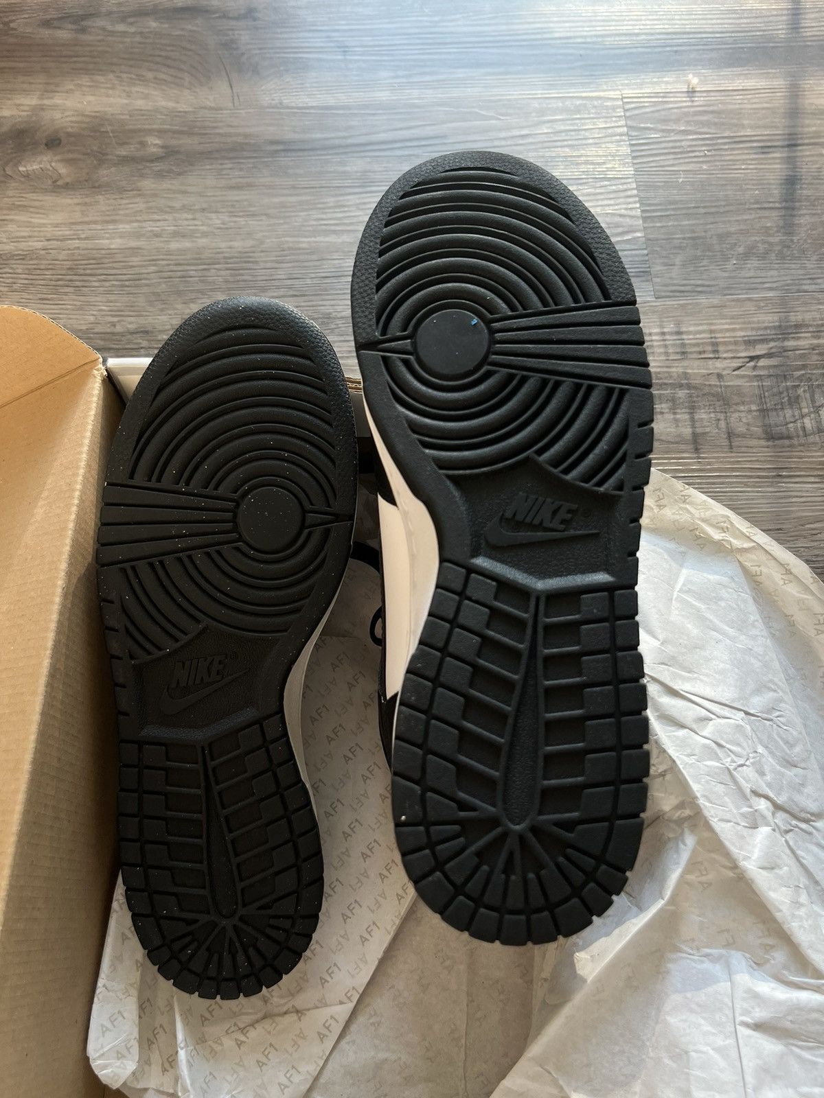 Nike Nike Dunk Sole Swap Donor Size US 9.5 / EU 42-43 - 7 Thumbnail