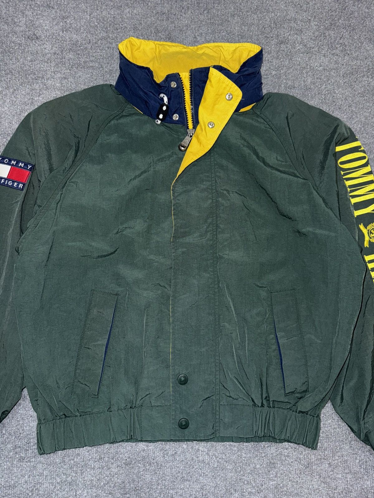 Tommy Hilfiger Vintage Tommy Hilfiger Spellout Windbreaker Jacket Size US XL / EU 56 / 4 - 2 Thumbnail
