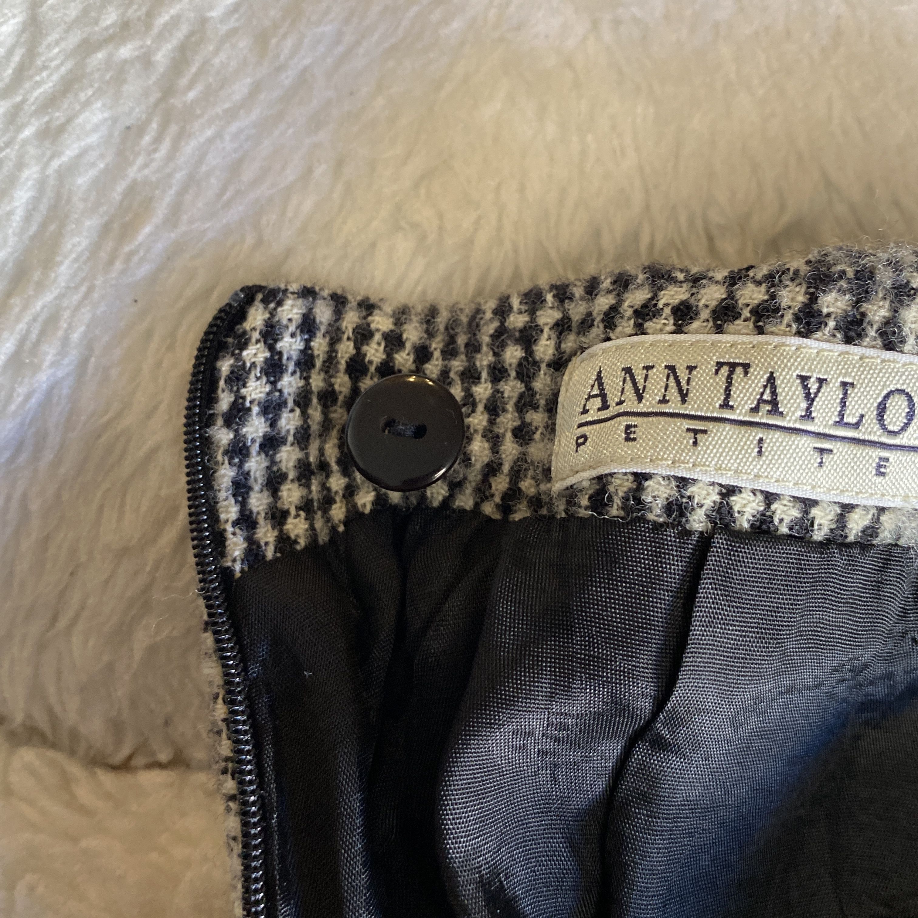 Ann Taylor Vintage Ann Taylor Petite Houndstooth Wool Pencil Skirt Size 26" / US 2 / IT 38 - 8 Thumbnail