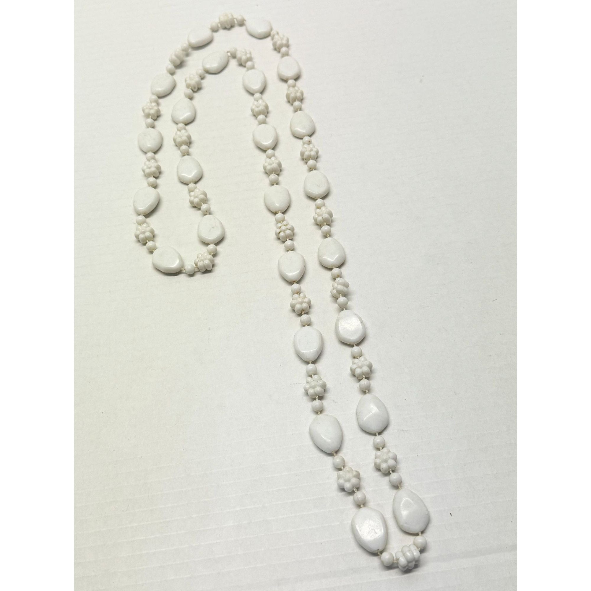 Vintage Vintage white flower beaded necklace Size ONE SIZE - 2 Thumbnail
