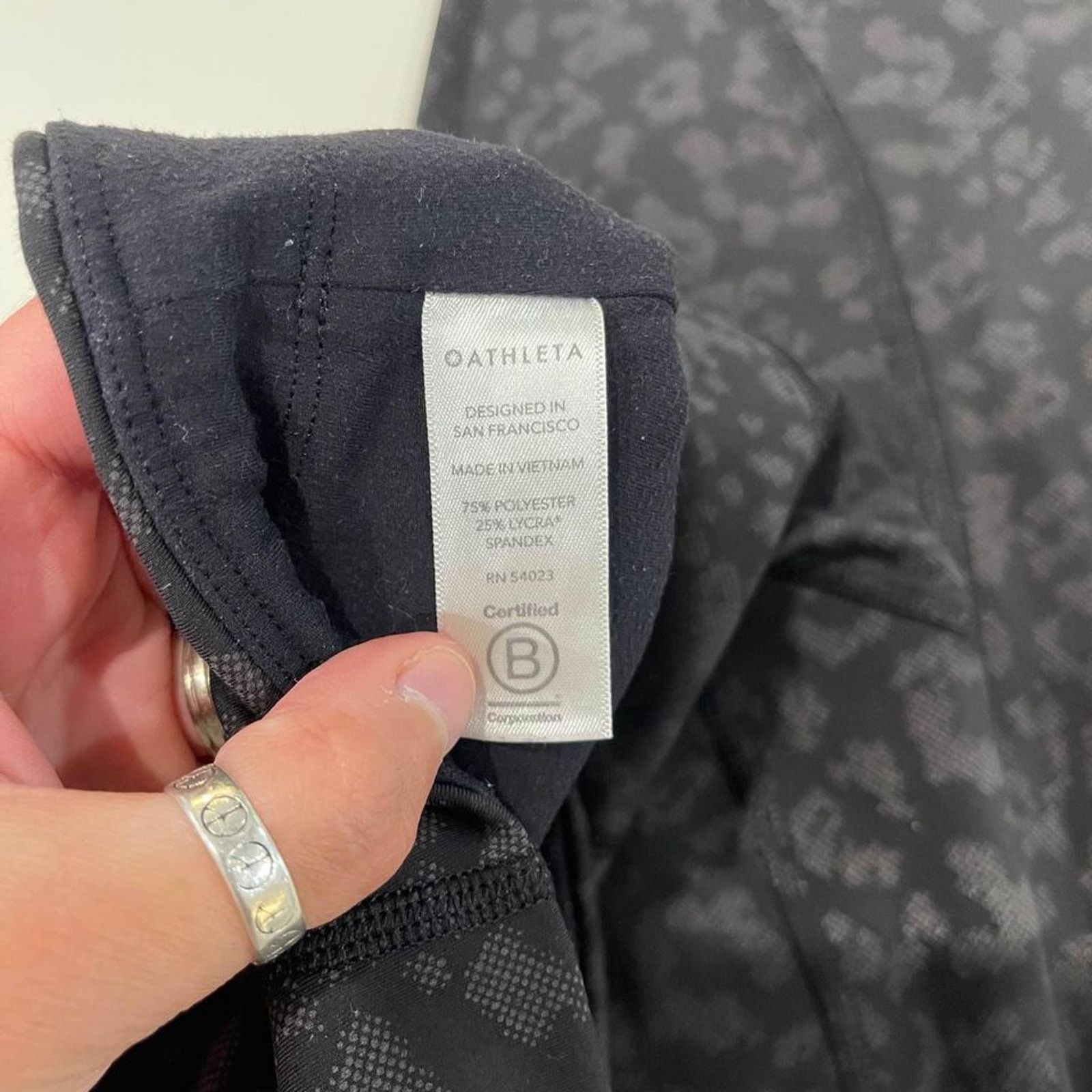 Athleta Athleta Rainier Reflective Leopard Tight Legging Women Small Size 27" / US 4 / IT 40 - 6 Thumbnail