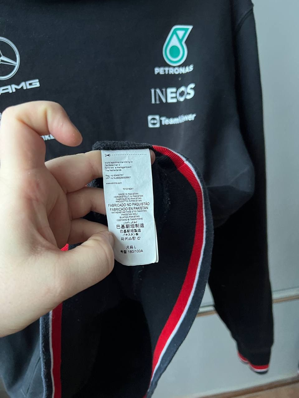 Formula 1 2022 MERCEDES BENZ AMG PETRONAS FORMULA ONE TEAM HOODIE L Size US L / EU 52-54 / 3 - 10 Thumbnail