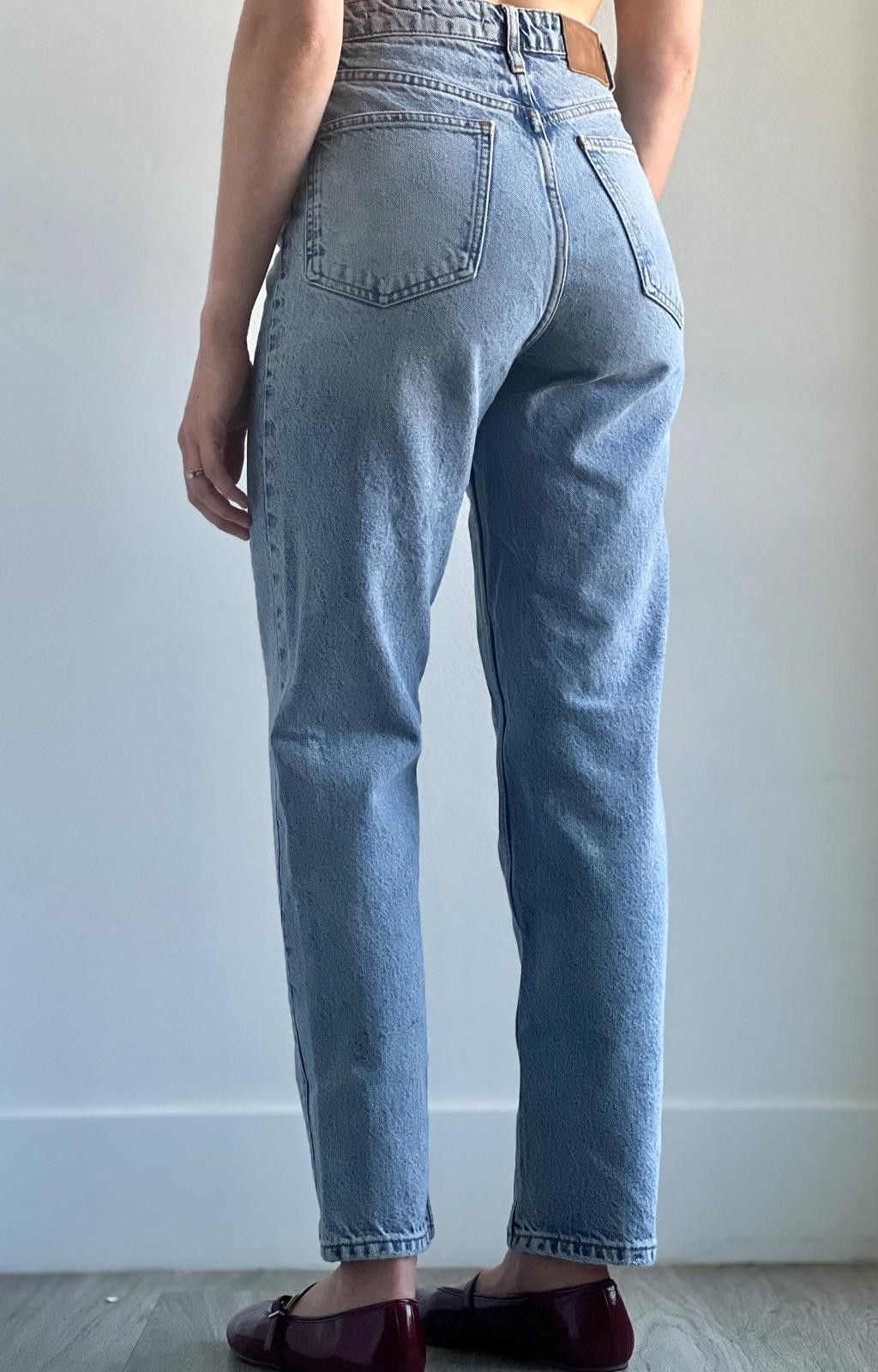 Zara High-Waisted Light-Medium Wash Jeans Size 26" / US 2 / IT 38 - 2 Thumbnail
