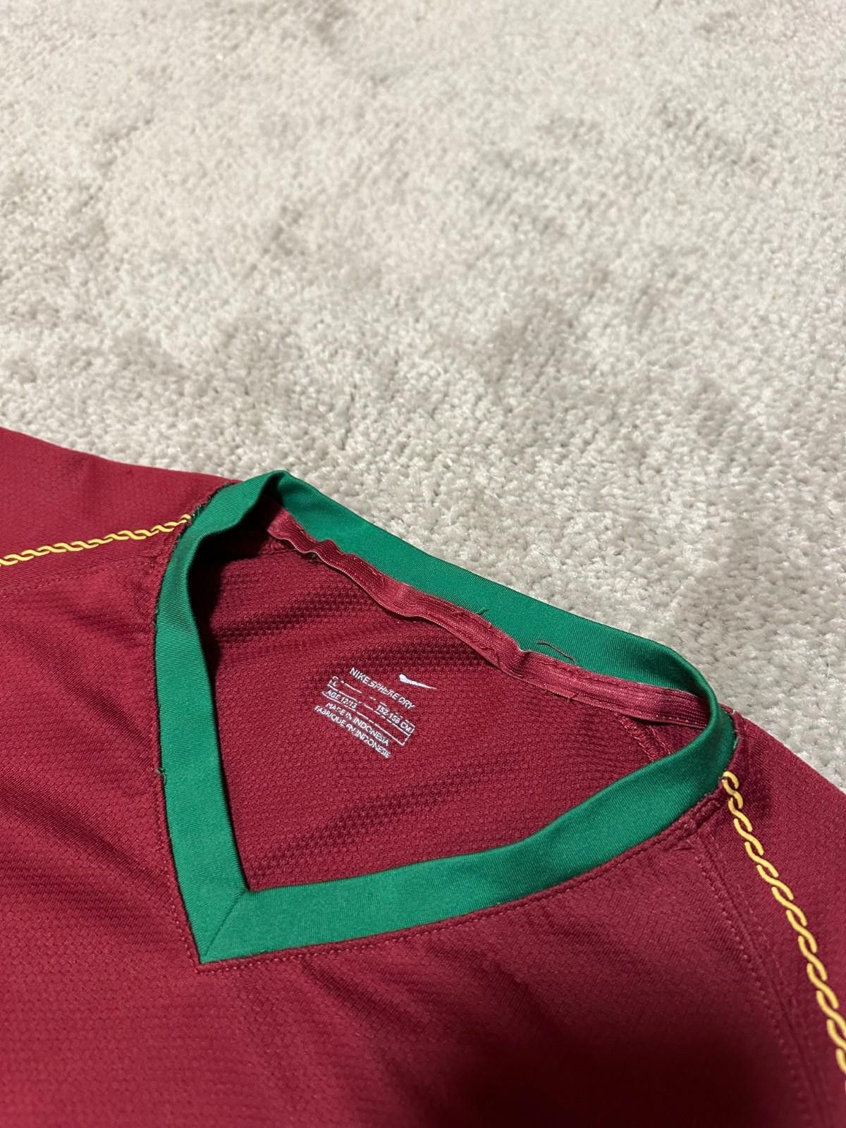 Nike Portugal Home football shirt 2006 Soccer Nike Jersey Boys Size US XXS / EU 40 - 4 Thumbnail