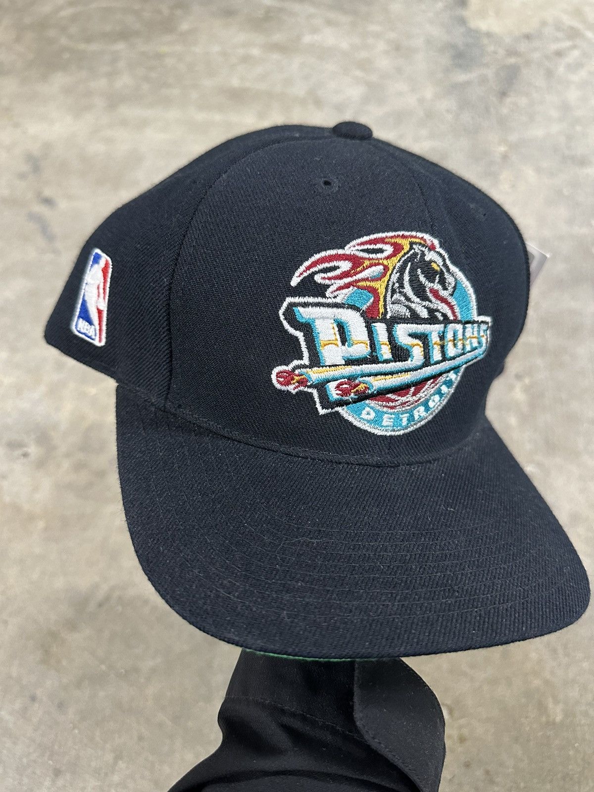 NBA × Sports Specialties × Vintage Vintage 90s Sports Specialties Detroit Pistons Wool Snapback Size ONE SIZE - 2 Thumbnail