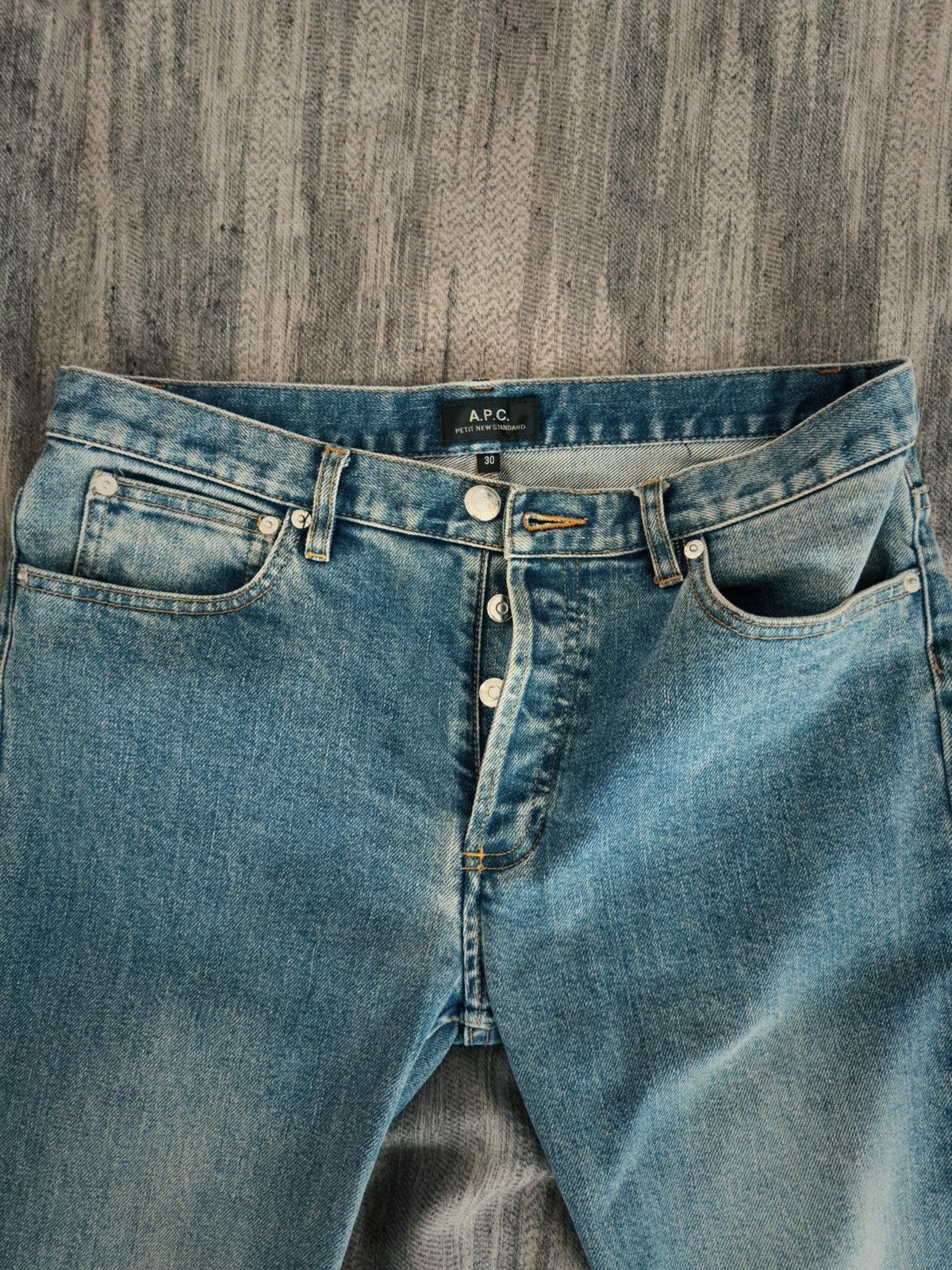 A.P.C. A.P.C. washed blue denim tapered fit Size US 30 / EU 46 - 1 Thumbnail
