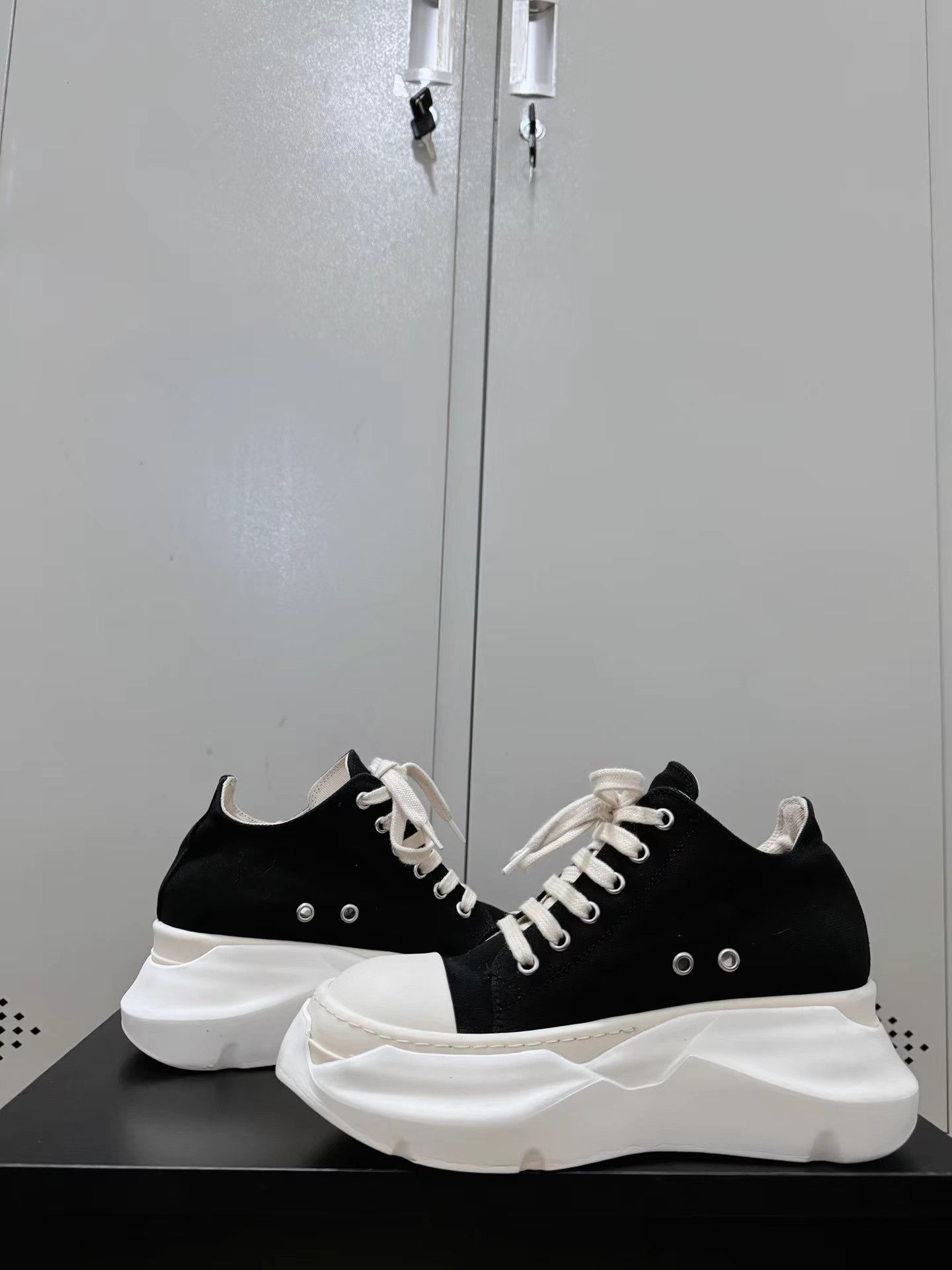 Rick Owens Rick Owens Abstract sneakers with tank sole, Converse-style Size US 6 / IT 36 - 5 Thumbnail