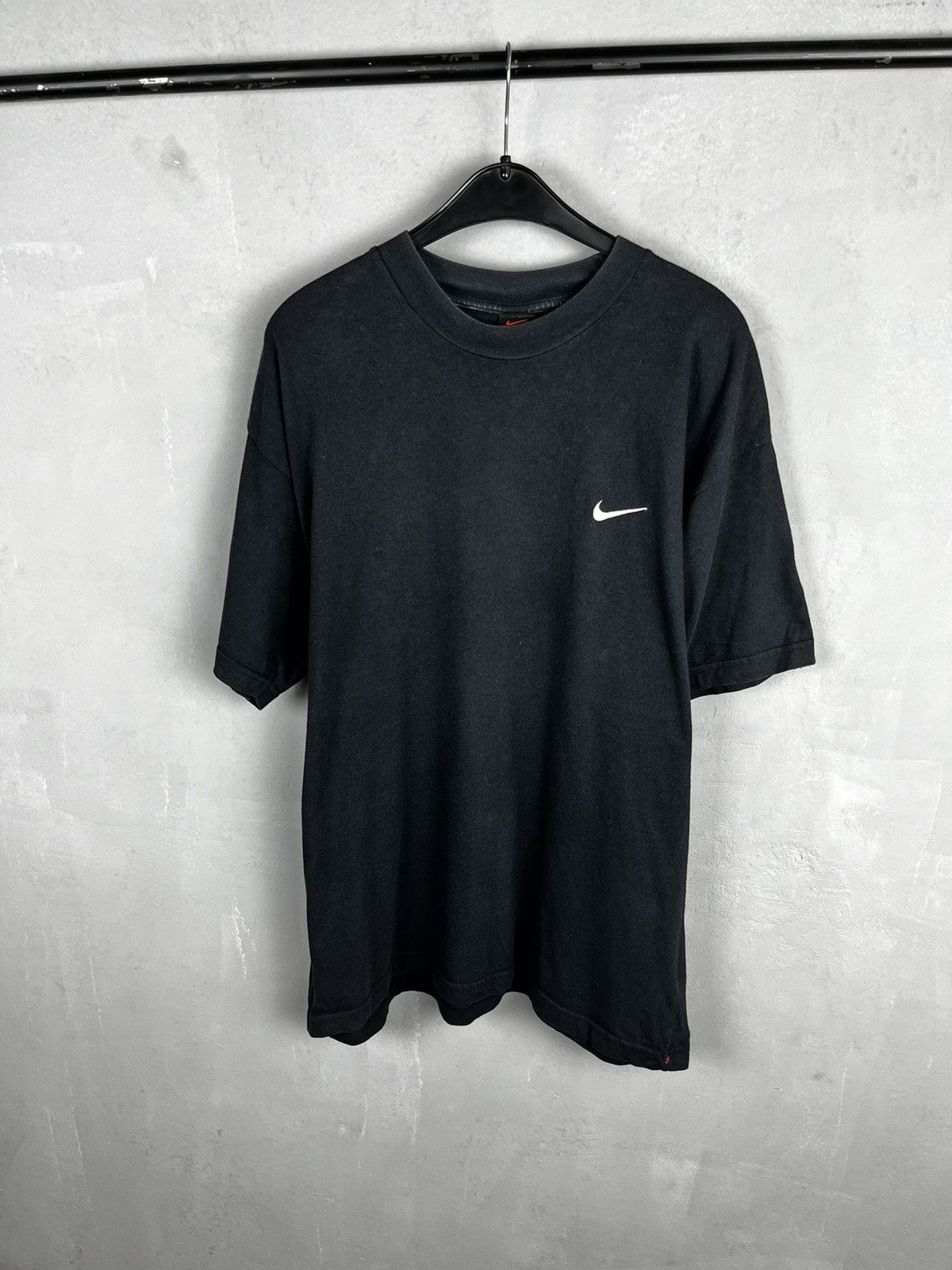 Nike × Vintage Nike black t shirt vintage 90s Size US L / EU 52-54 / 3 - 3 Thumbnail