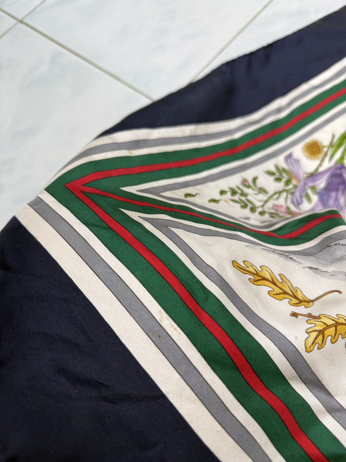 Gucci 🔥🔥🔥ARCHIVE VINTAGE GUCCI SILK SCARF BY VITTORIO ACCORNERO Size ONE SIZE - 6 Thumbnail