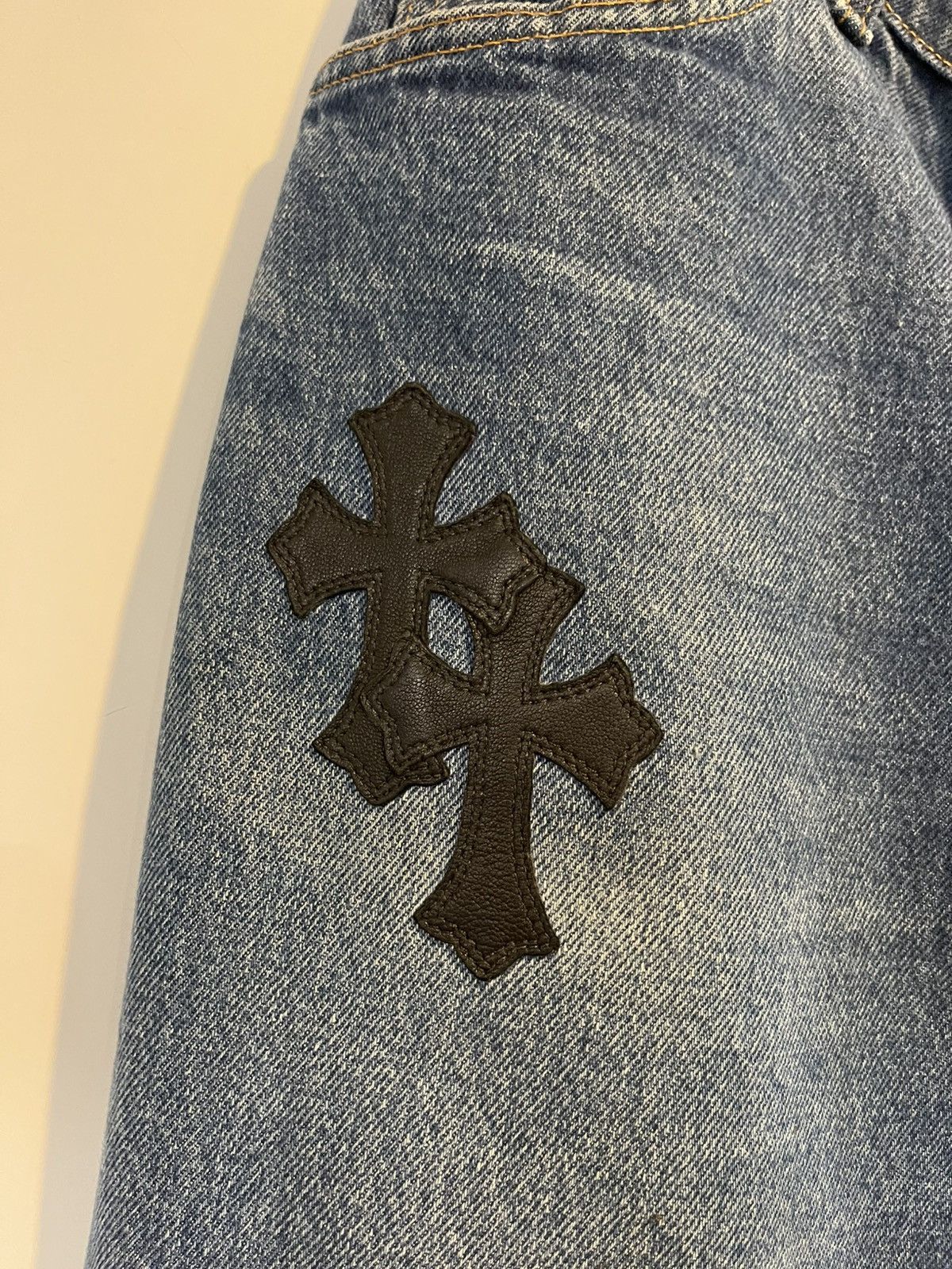 Chrome Hearts × Levi's Chrome Hearts Levi’s Cross Patch Denim Jeans Size US 34 / EU 50 - 6 Thumbnail