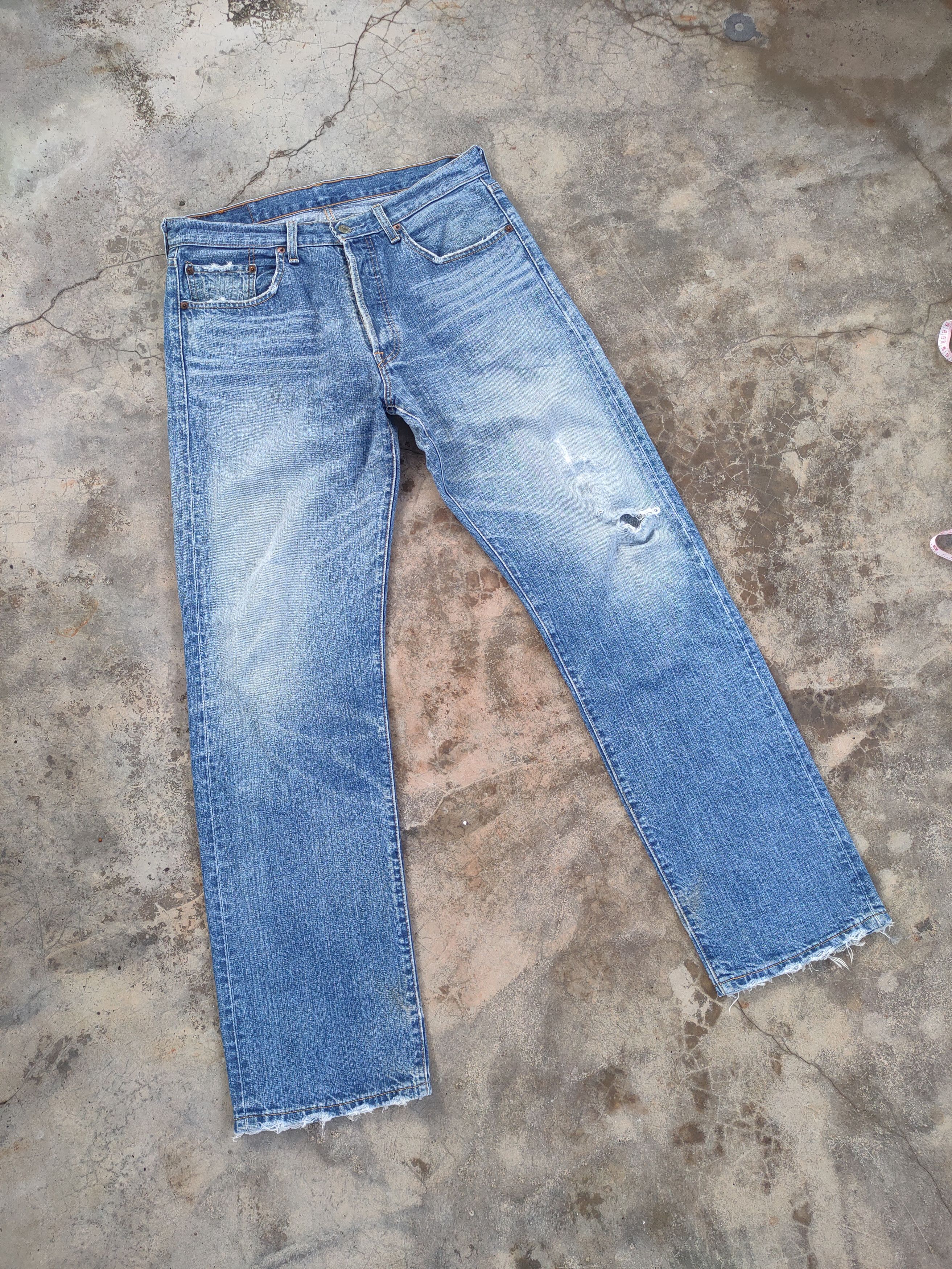 Levi's Vintage Clothing VINTAGE LEVI'S 501 FADED DISTRESSED DENIM JEAN PANTS Size US 33 - 2 Thumbnail