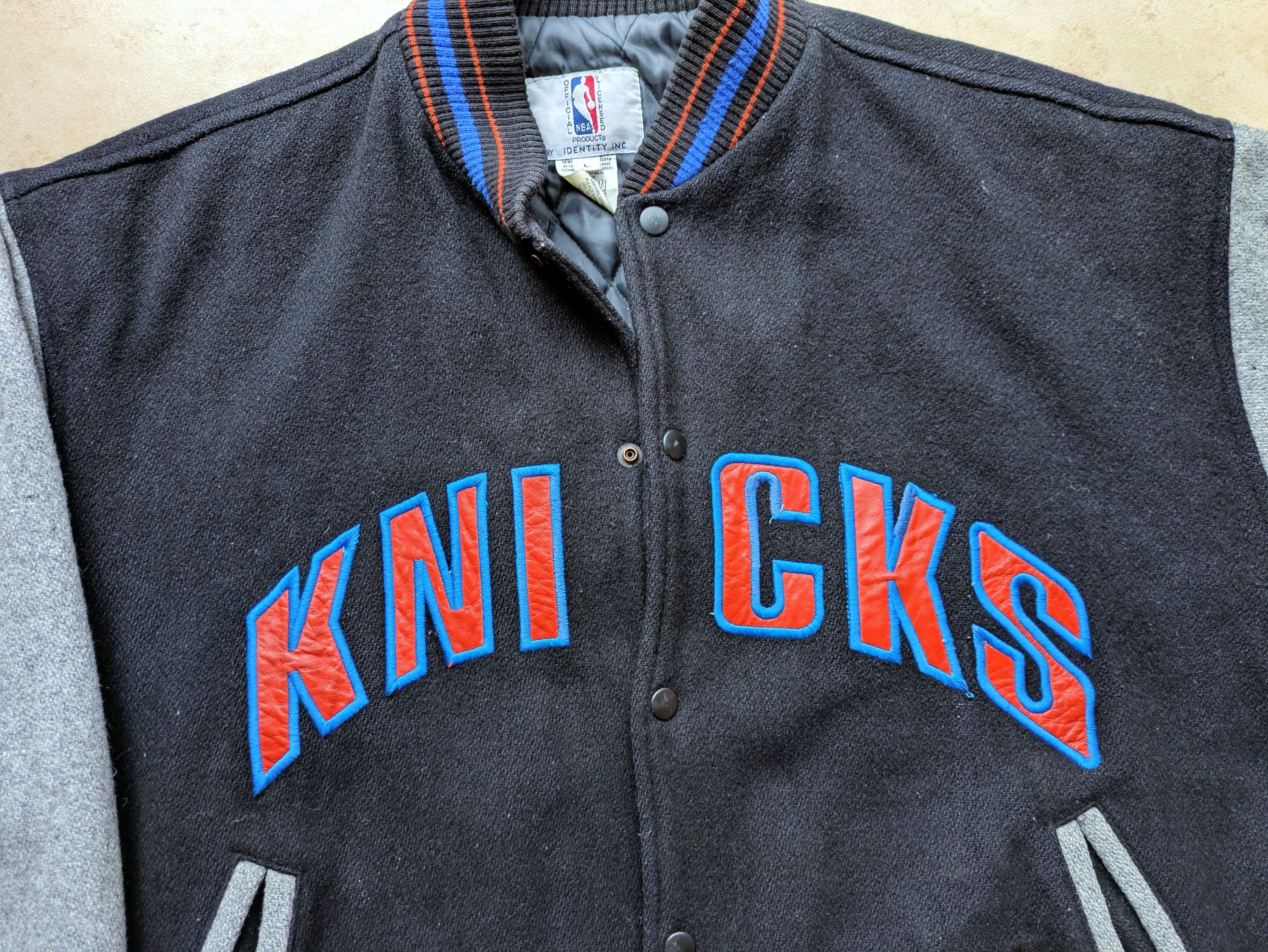NBA New York Knicks 90s Wool LEATHER bomber Varsity NBA vintage Size US L / EU 52-54 / 3 - 2 Thumbnail