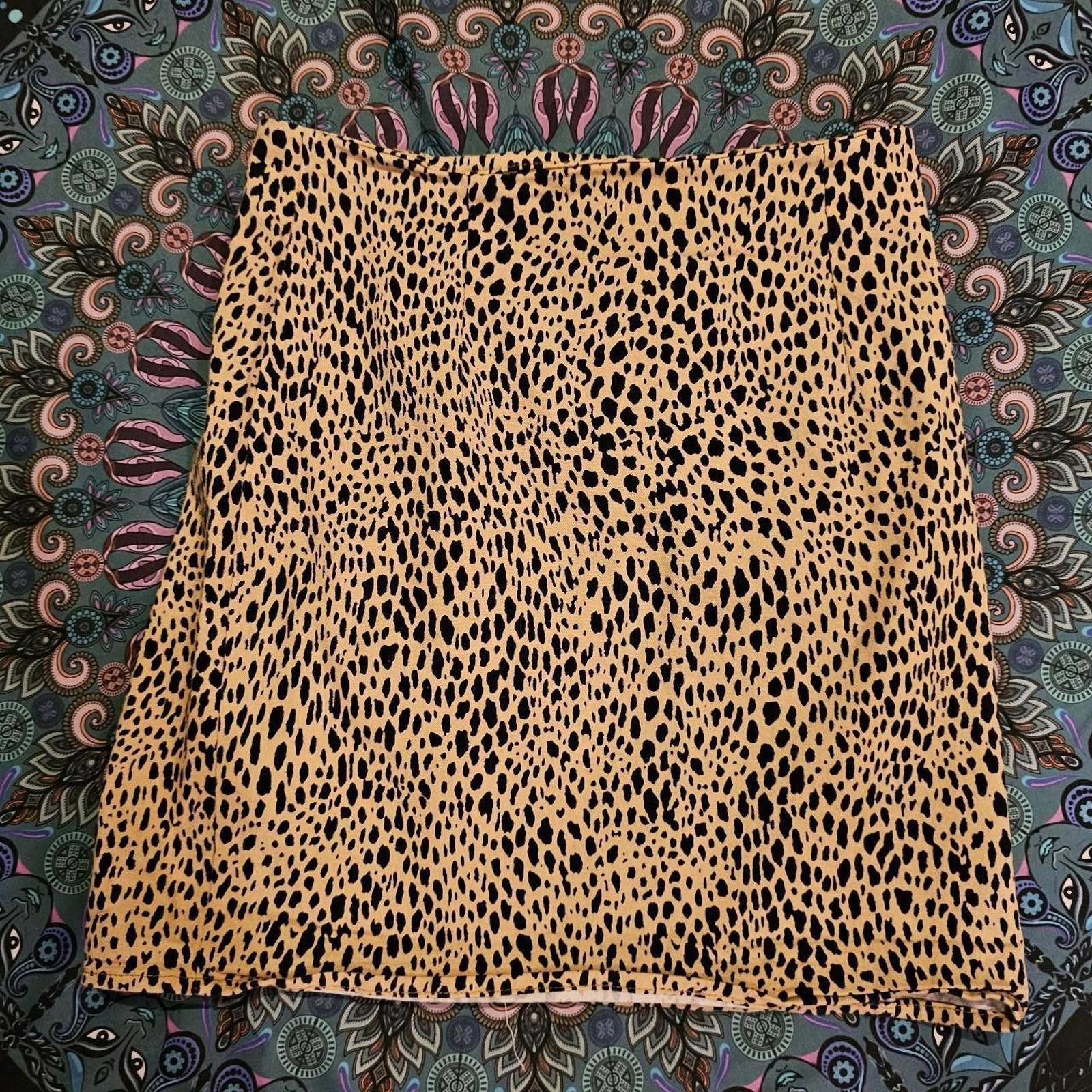 Designer Brandy Melville Women's Black and Tan Cheetah Print Skirt Size 26" / US 2 / IT 38 - 1 Thumbnail