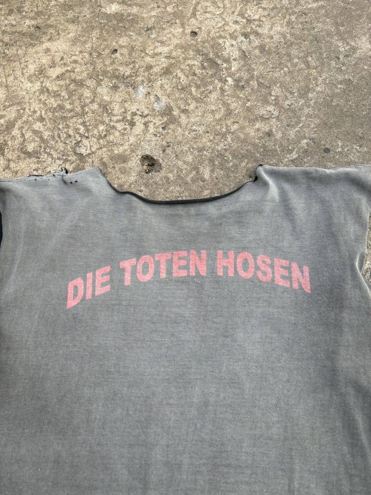 Vintage Trashed Faded Cropped Die Toten Hosen Skull Tank Top Size US L / EU 52-54 / 3 - 7 Thumbnail