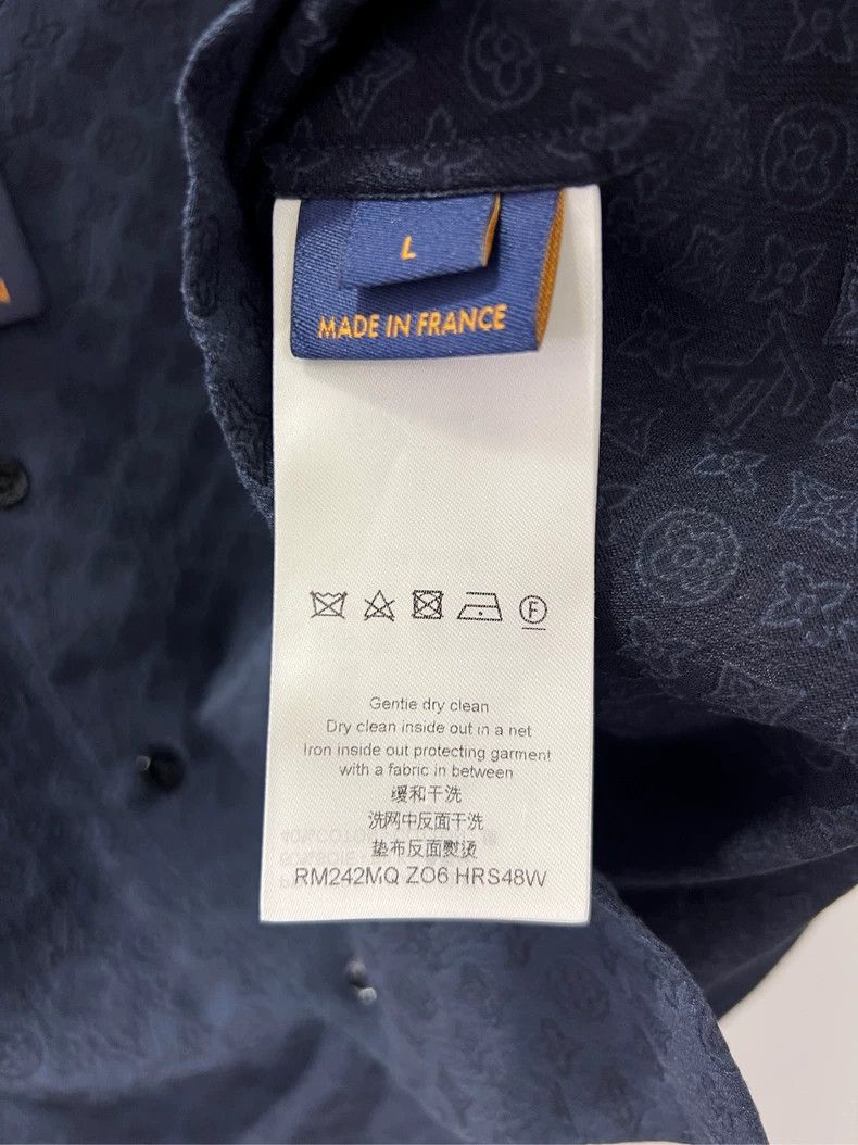 Louis Vuitton Louis Vuitton Navy Embossed Short Sleeve Shirt Size US L / EU 52-54 / 3 - 5 Thumbnail