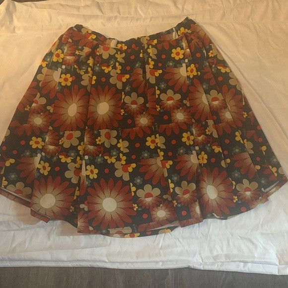 Other LulaRoe Retro Floral Pleated Skirt Green/Red 3XL Size 34" / US 12 / IT 48 - 5 Thumbnail