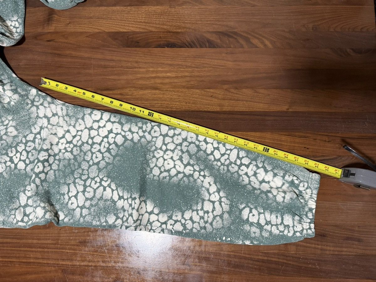 Supreme Supreme Bleached Leopard Sweatpants Cotton Joggers Sz Large Size US 34 / EU 50 - 5 Thumbnail