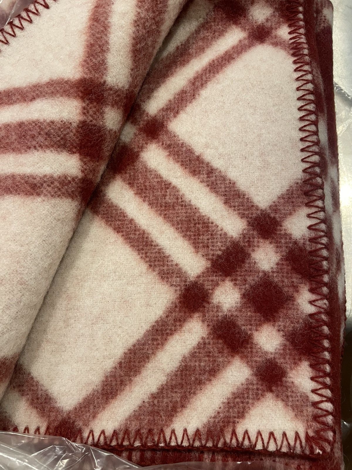Burberry Burberry Check Wool Blanket Color: Ripple / Pillar Brand New Size ONE SIZE - 3 Thumbnail