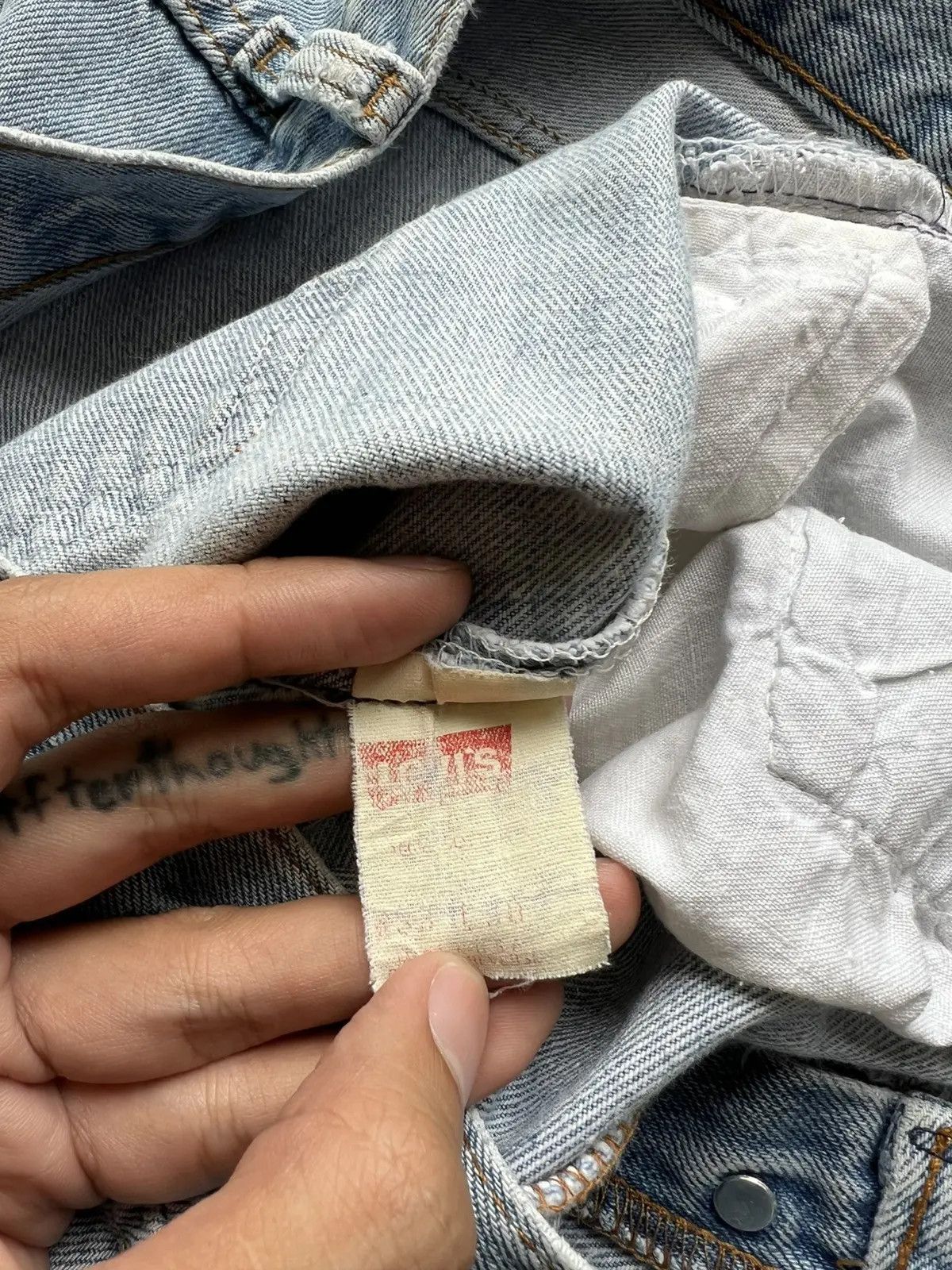 Levi's Thrashed Vintage 90s Levi's 501 Jeans Distressed Size US 32 / EU 48 - 8 Thumbnail