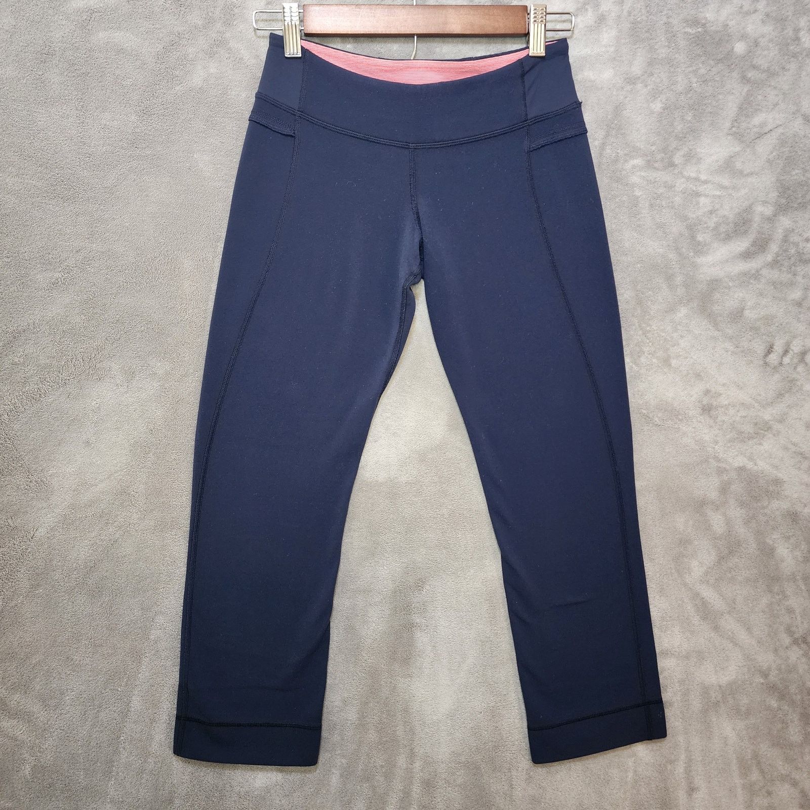 Lululemon Lululemon Navy Blue Capri Leggings Size 4 Stretchy Size 27" / US 4 / IT 40 - 1 Thumbnail