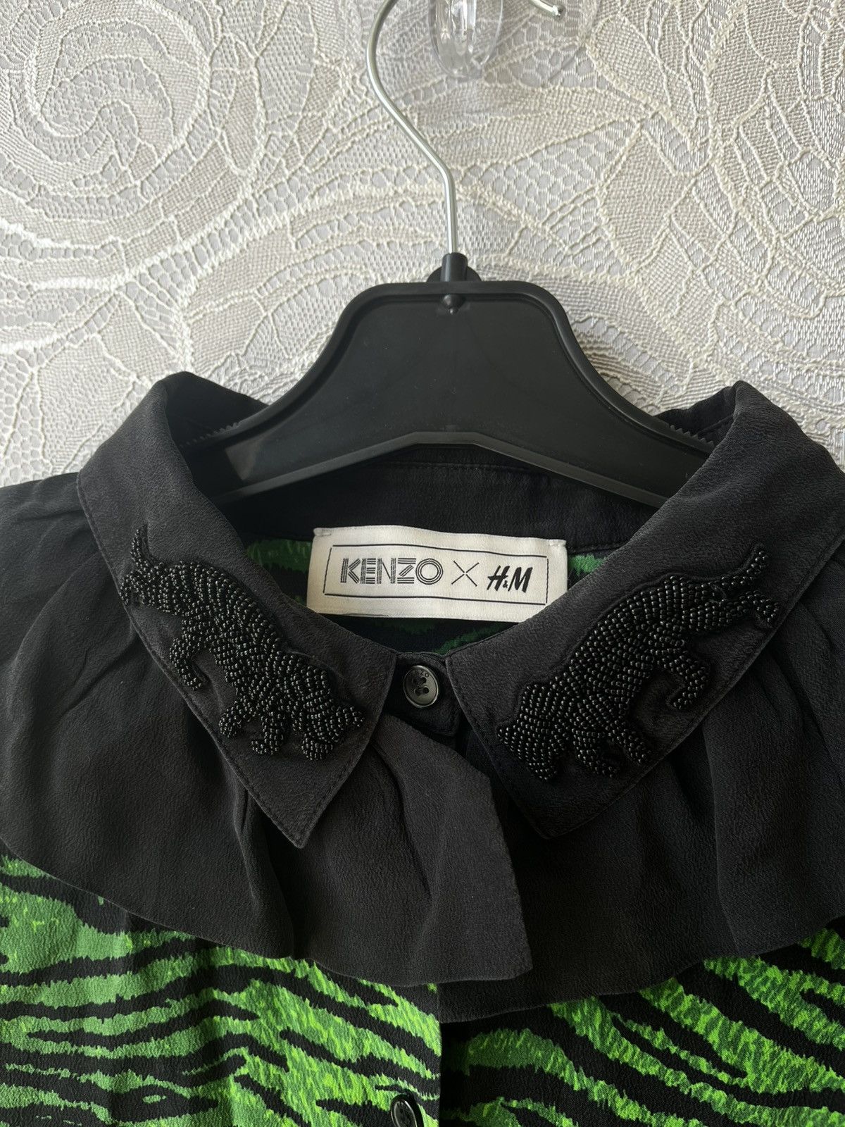H&M × Kenzo Kenzo H&M Green Silk Tiger Print Beaded Button Blouse Ruffle Size S / US 4 / IT 40 - 5 Thumbnail