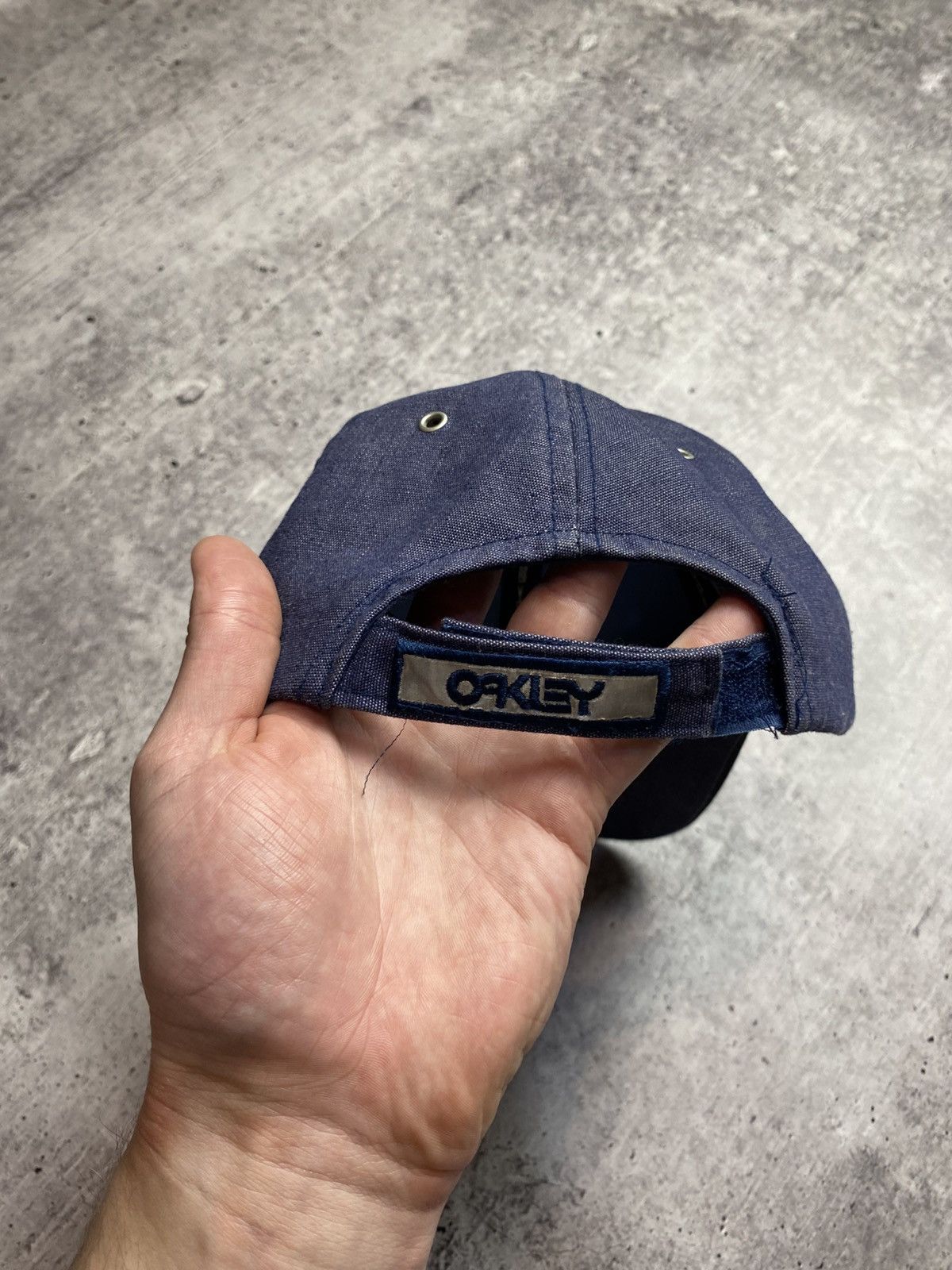 Vintage Oakley Metal Logo Cap