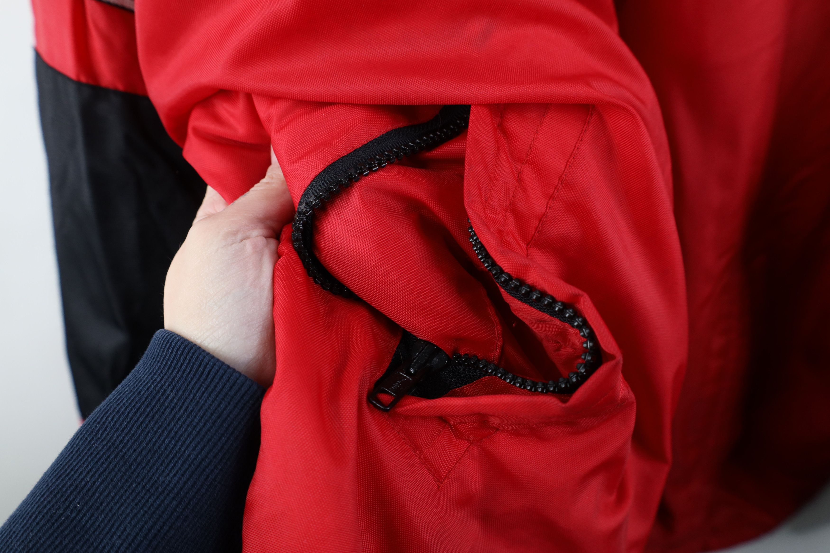 Vintage Vintage 90s Detroit Red Wings Hockey Quilted Puffer Jacket Size US XL / EU 56 / 4 - 9 Thumbnail
