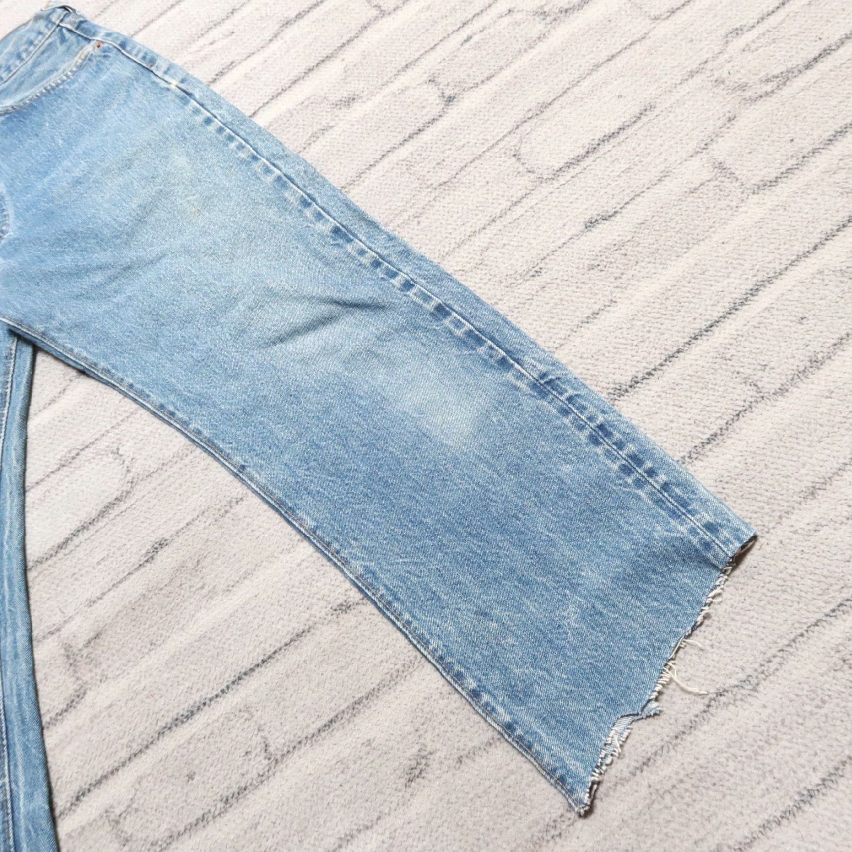 Levi's VINTAGE Levi's 501 Jeans Denim Jeans Mens 30 Medium Wash 26-27 Inseam Selvedge Button Closure Size US 30 / EU 46 - 3 Thumbnail
