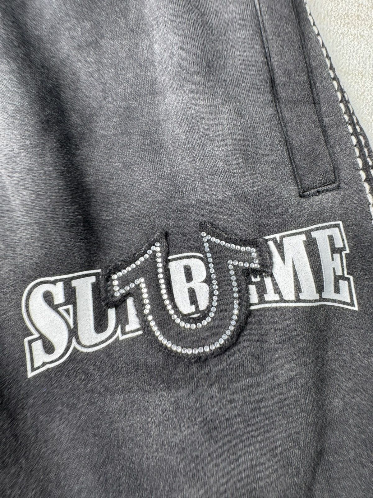 Supreme × True Religion Supreme true religion sweatpants Size US 30 / EU 46 - 4 Thumbnail