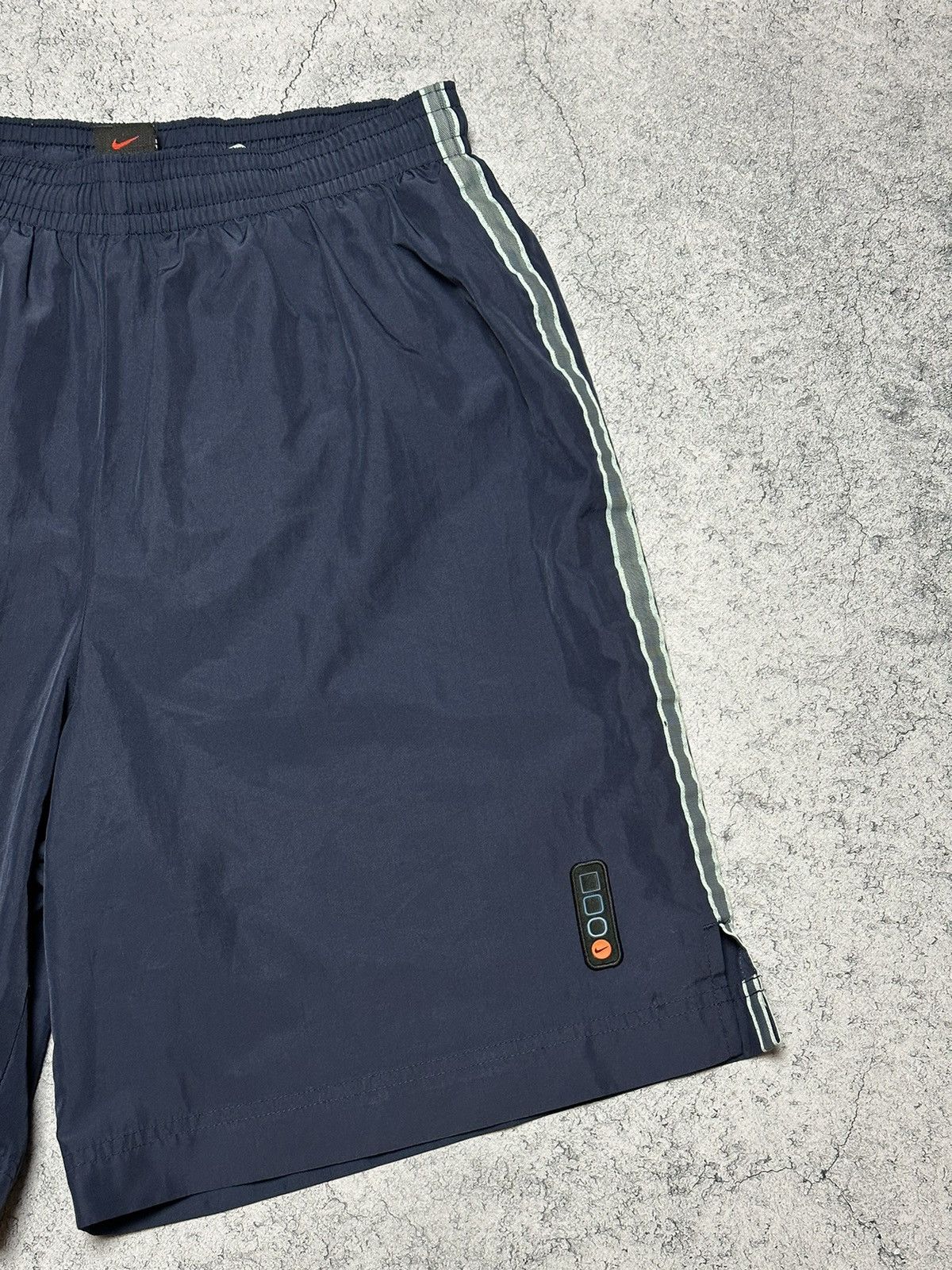 Vintage Vintage Nike Shorts Size S Y2K Size US 30 / EU 46 - 2 Thumbnail
