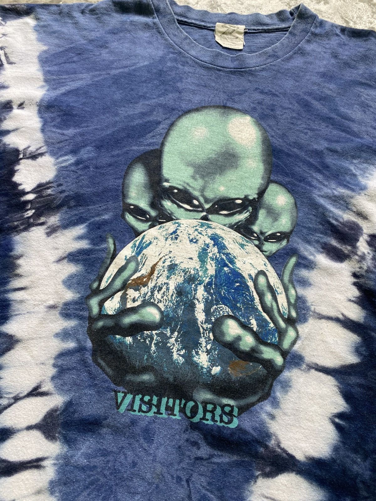 Alien Workshop × Vintage Vintage 90s Alien Visitors Tie Dye Shirt Size US XL / EU 56 / 4 - 3 Thumbnail