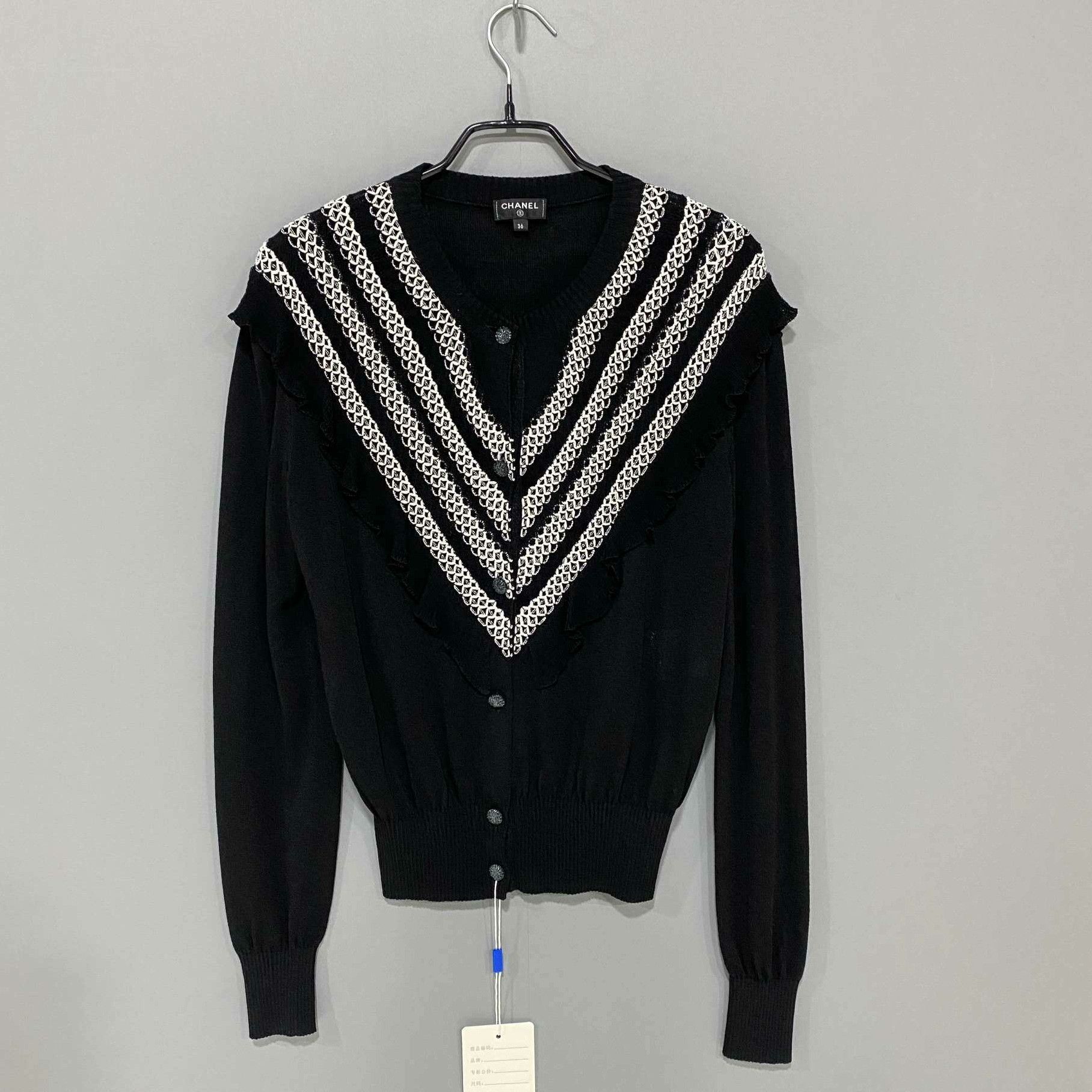 Chanel Chanel Sweater XS Women Size XS / US 0-2 / IT 36-38 - 1 Thumbnail
