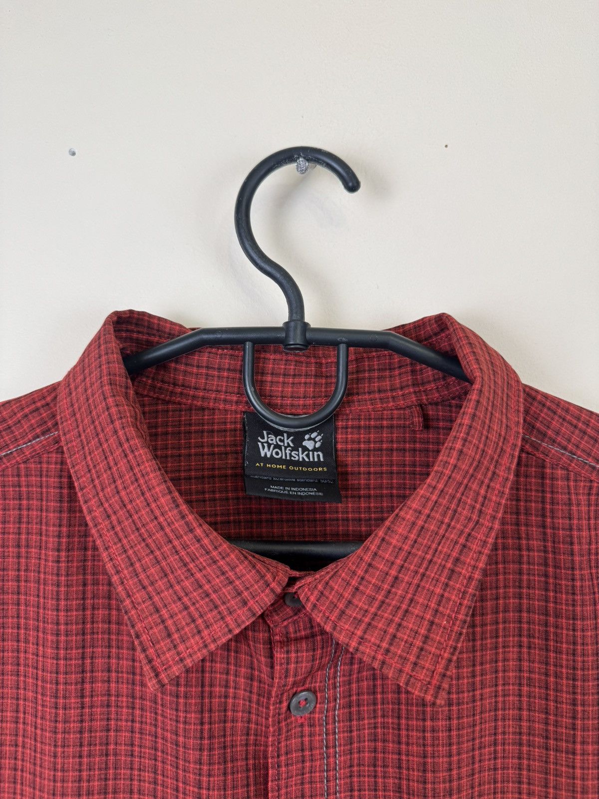 Jack Wolfskin Jack Wolfskin T shirt Shirt Button Up L Checked Casual Red 🏕️ Size US L / EU 52-54 / 3 - 8 Thumbnail