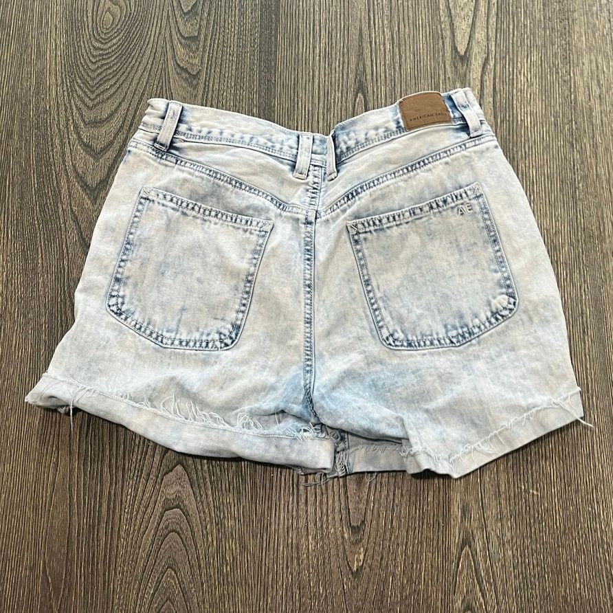 American Eagle Outfitters American Eagle Mom Shorts High Rise Denim Raw Hem Blue Sz 6 Size 28" / US 6 / IT 42 - 6 Thumbnail
