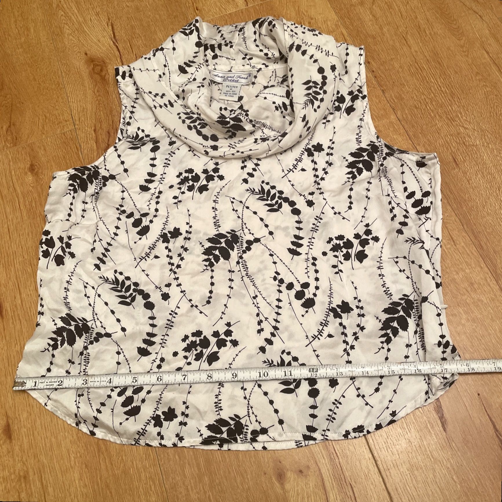Vintage **Anna and Frank Silk Sleeveless Ivory Blouse Floral MP Romantic** User: Anna and Frank Silk Sleeveless Ivory Blouse Floral MP Romantic Size M / US 6-8 / IT 42-44 - 6 Thumbnail