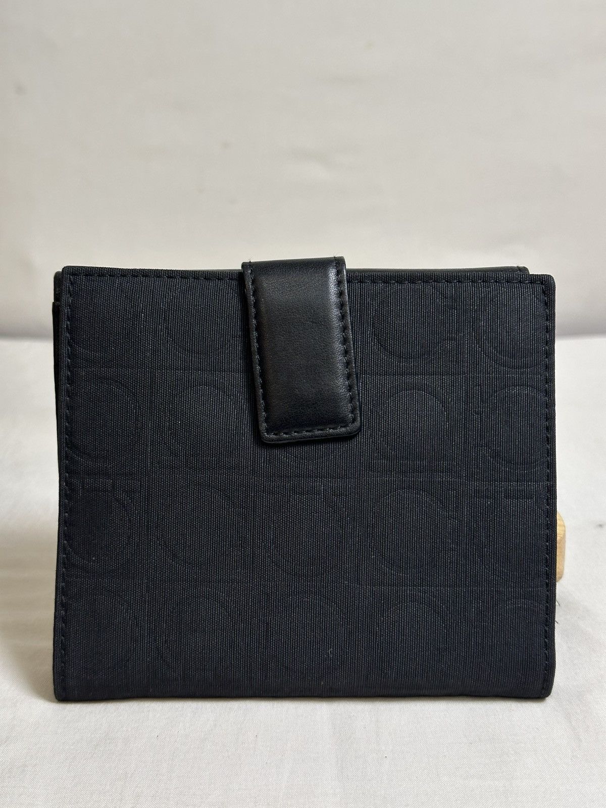 Salvatore Ferragamo vintage Salvatore Ferragamo Gancini black bifold wallet. Size ONE SIZE - 5 Thumbnail
