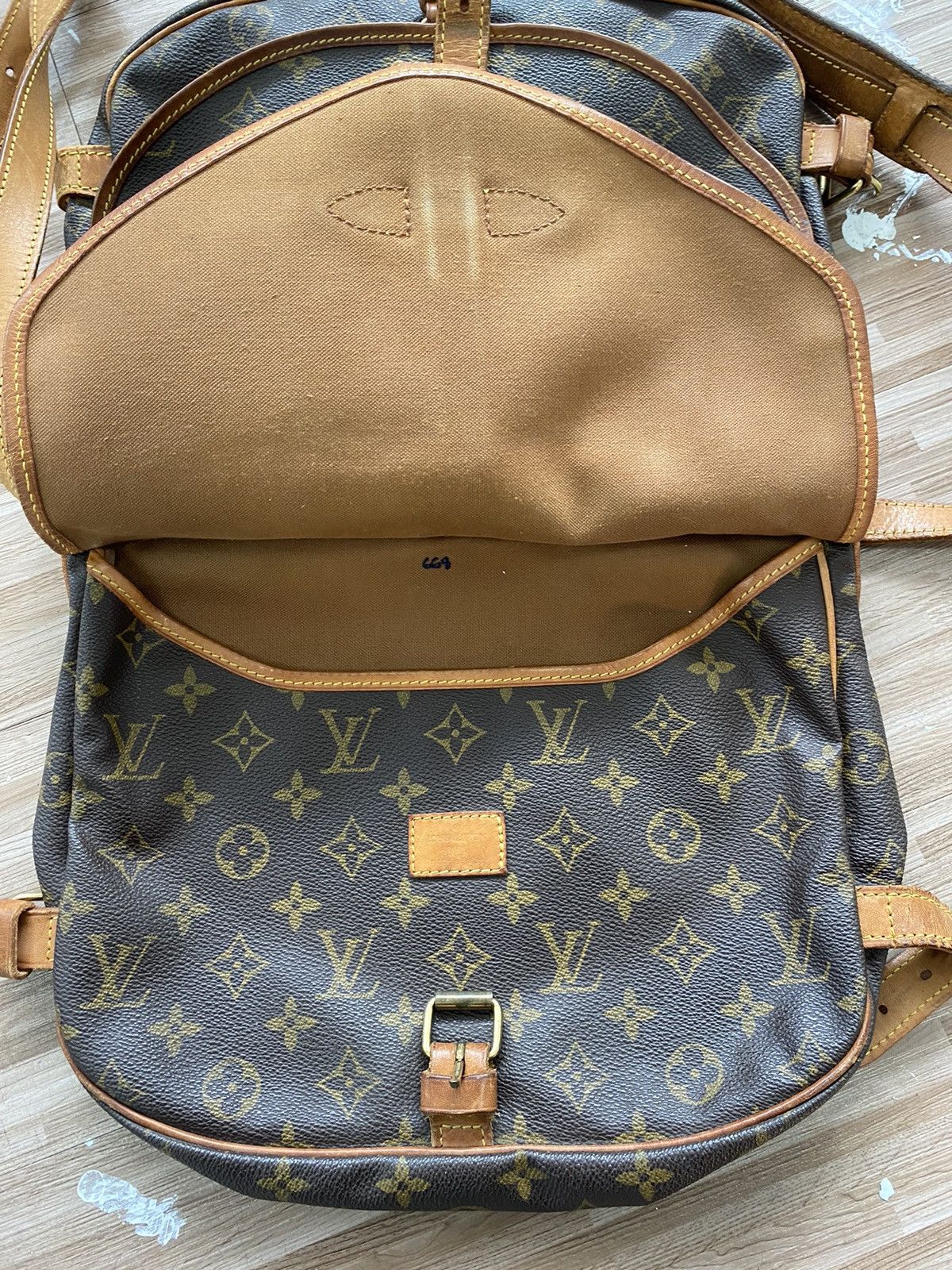Louis Vuitton Authentic Vintage Louis Vuitton Monogram Saumur 30 Crossbody Size ONE SIZE - 14 Thumbnail