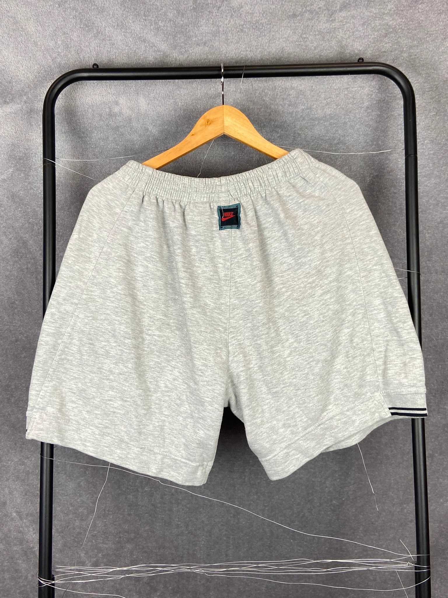 Nike Sweat Shorts Nike grey vintage swoosh logo streetwear M Size US 32 / EU 48 - 4 Thumbnail