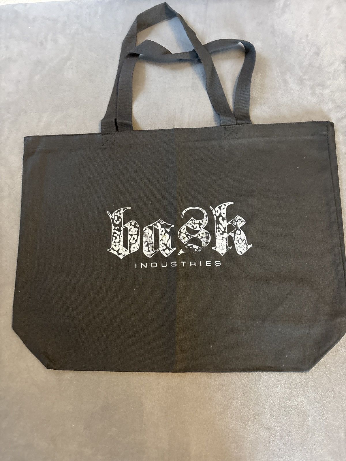 basketcase gallery Basketcase gallery tote carrying bag Size ONE SIZE - 1 Thumbnail