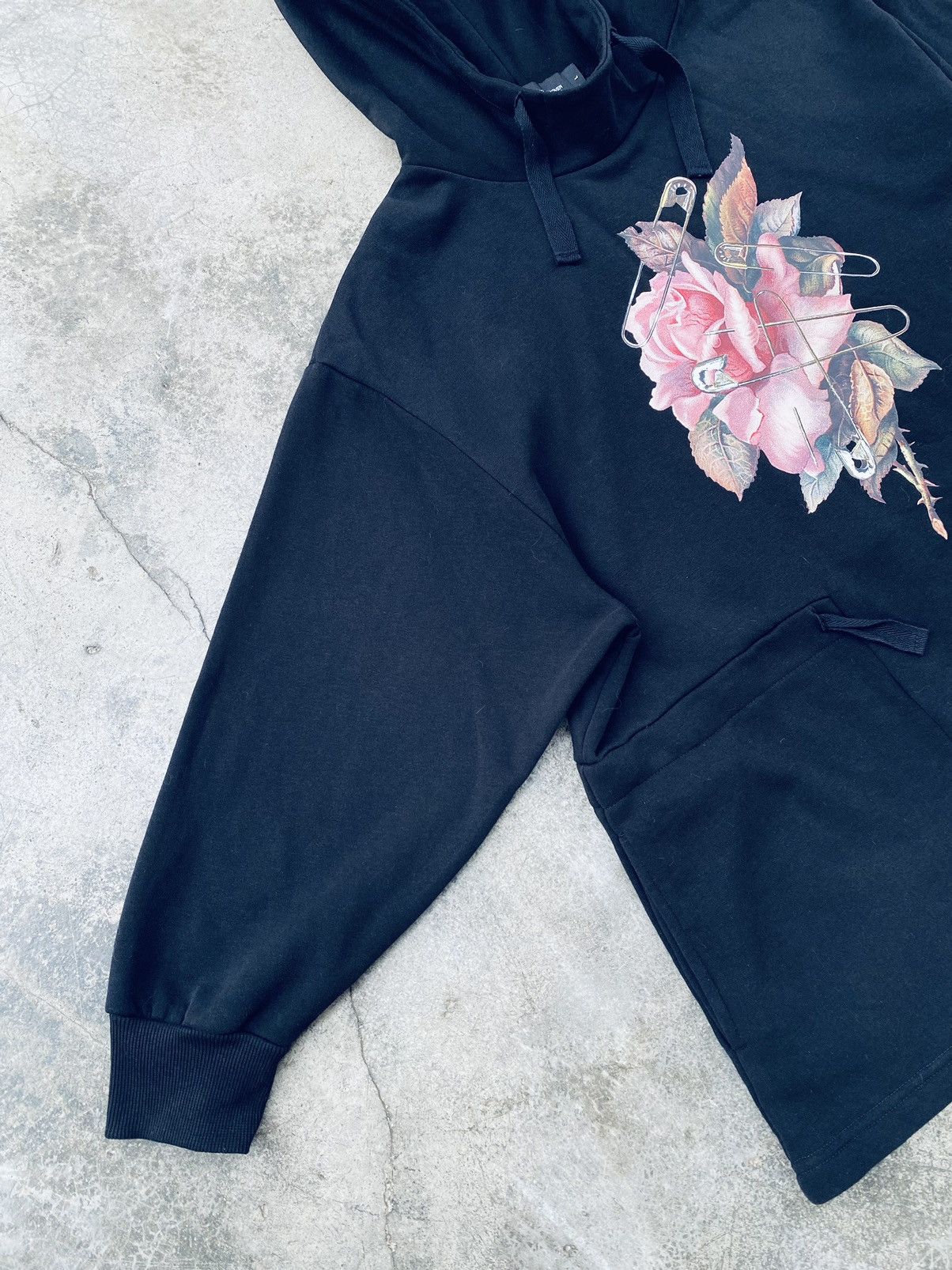 GU × Undercover Undercover Gu Broken Flowers Oversized Hoodie Size US L / EU 52-54 / 3 - 6 Thumbnail