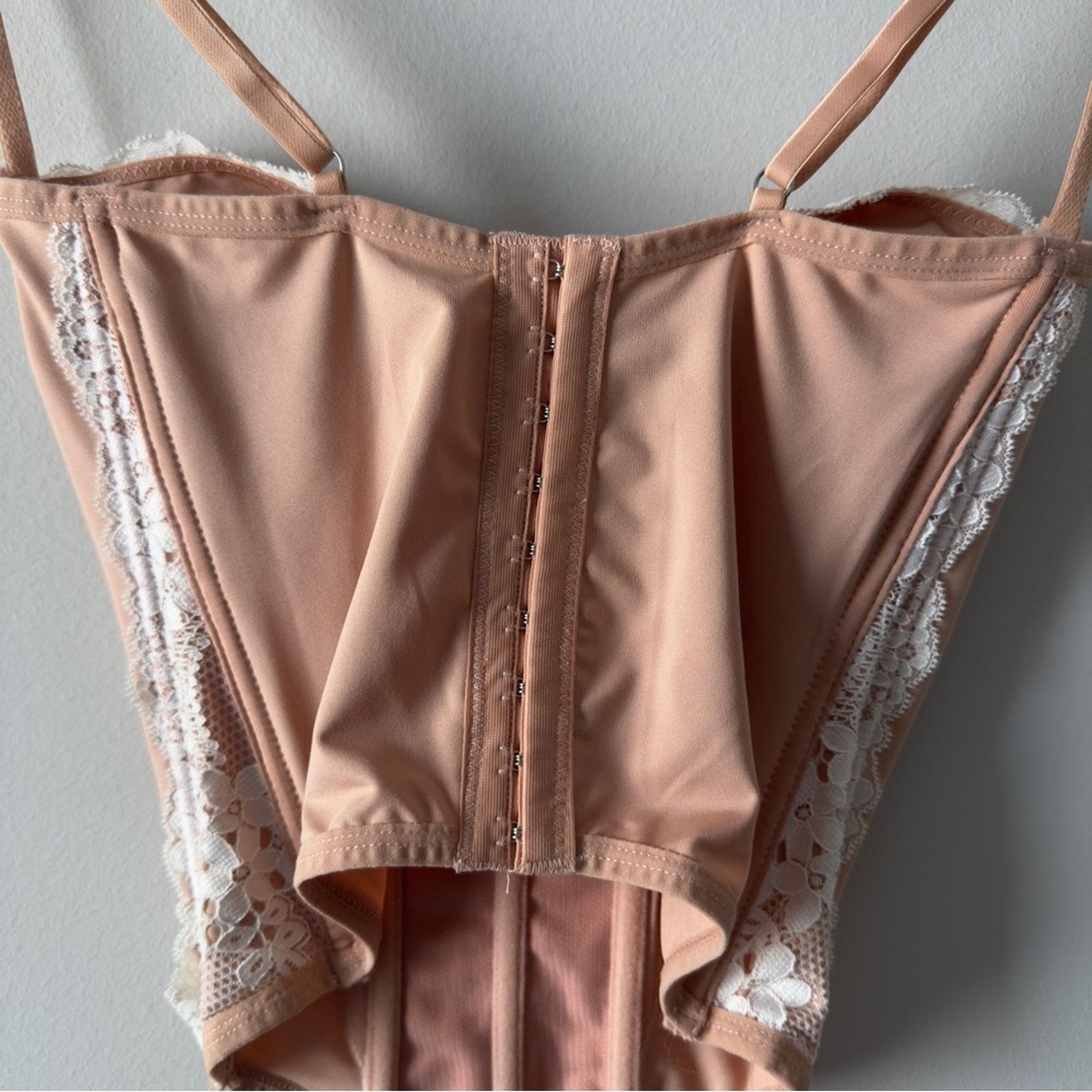 Forever 21 Forever 21 Lace Bustier Pink White Corset Top Adjustable EUC Size ONE SIZE - 7 Thumbnail