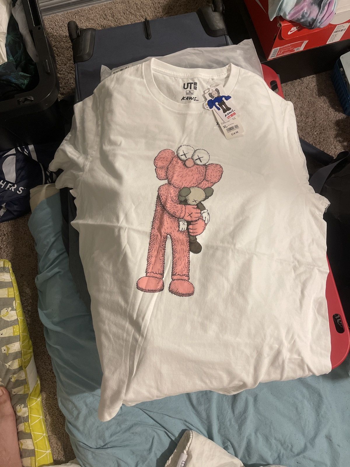 Kaws × Uniqlo Kaws shirt from the Uniqlo collaboration size XL Size US XL / EU 56 / 4 - 1 Thumbnail