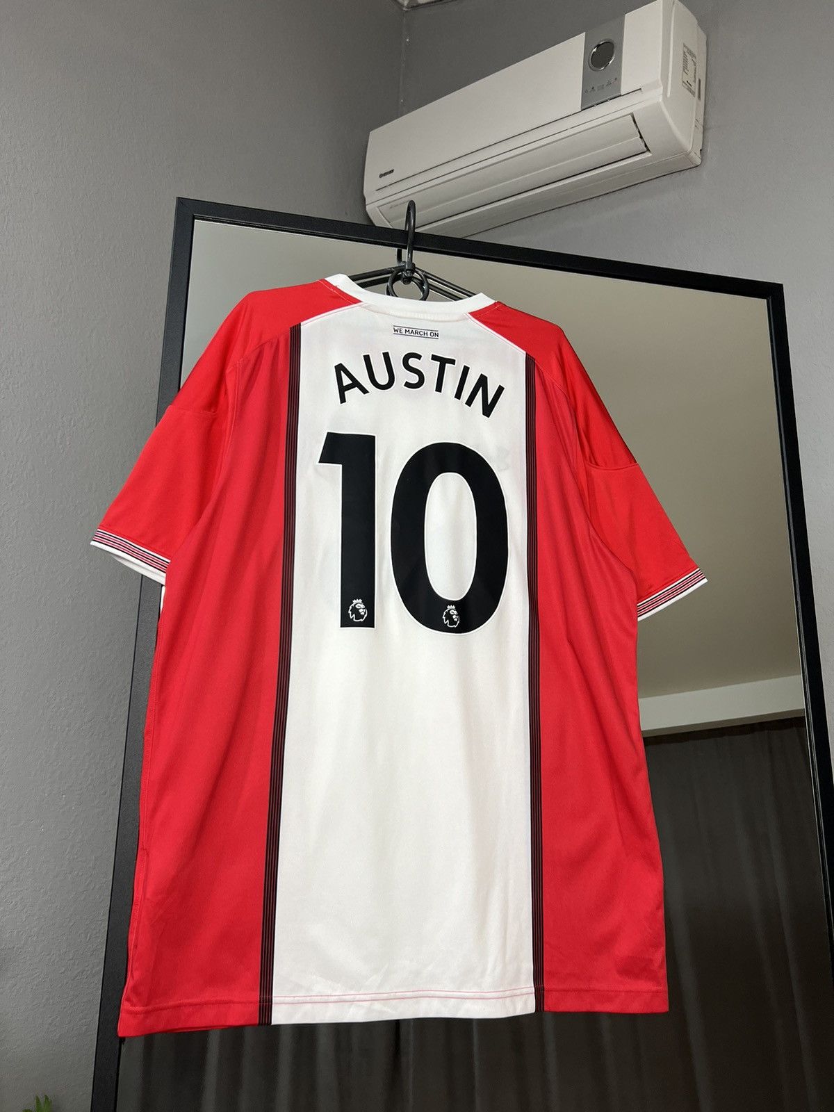 Other SOUTHAMPTON Charlie Austin 2017-18 Football Soccer Jersey Size US XL / EU 56 / 4 - 6 Thumbnail